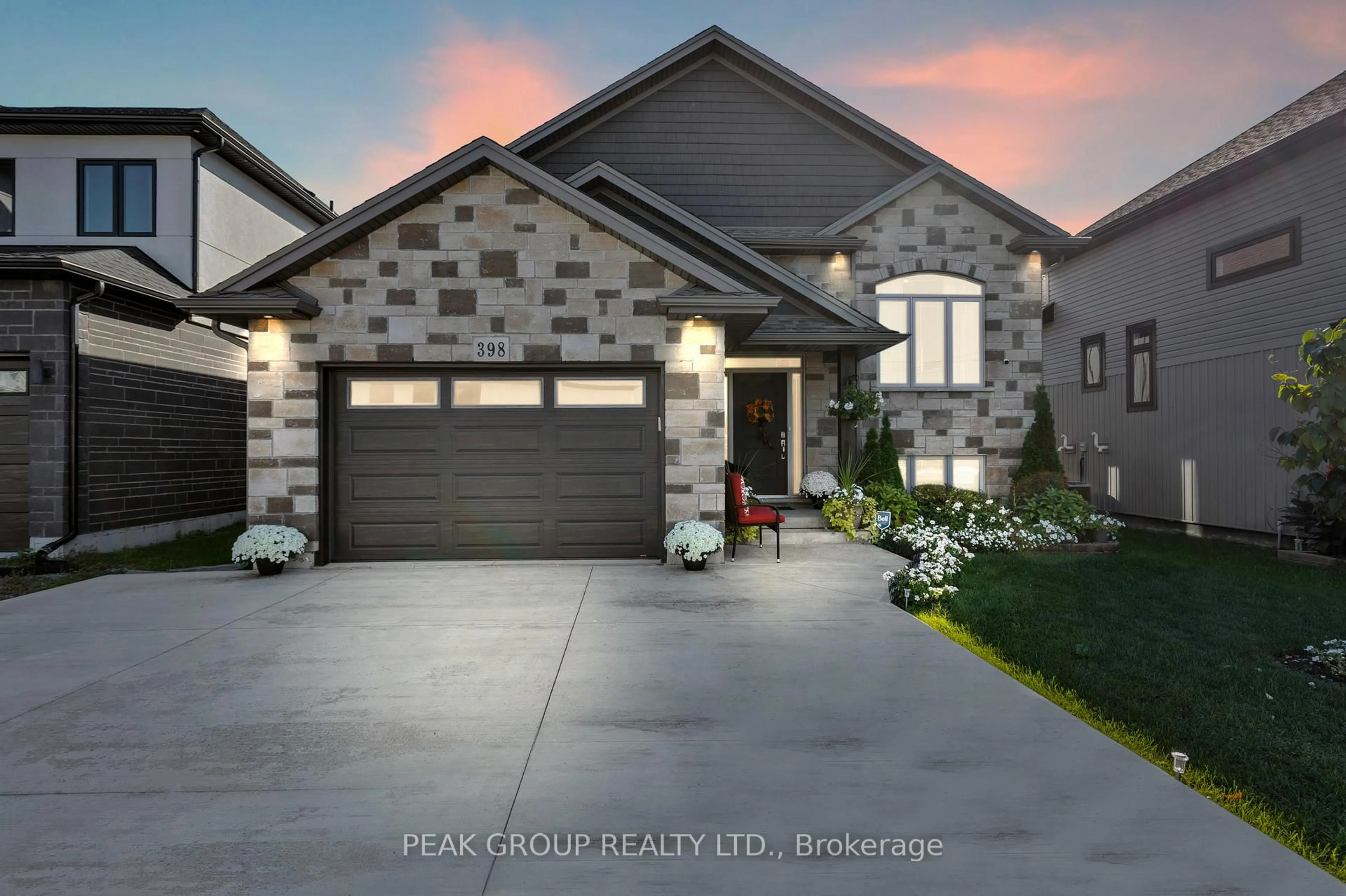 Home with brick exterior material, street for 398 AQUEDUCT St, Welland Ontario L3C 0H3