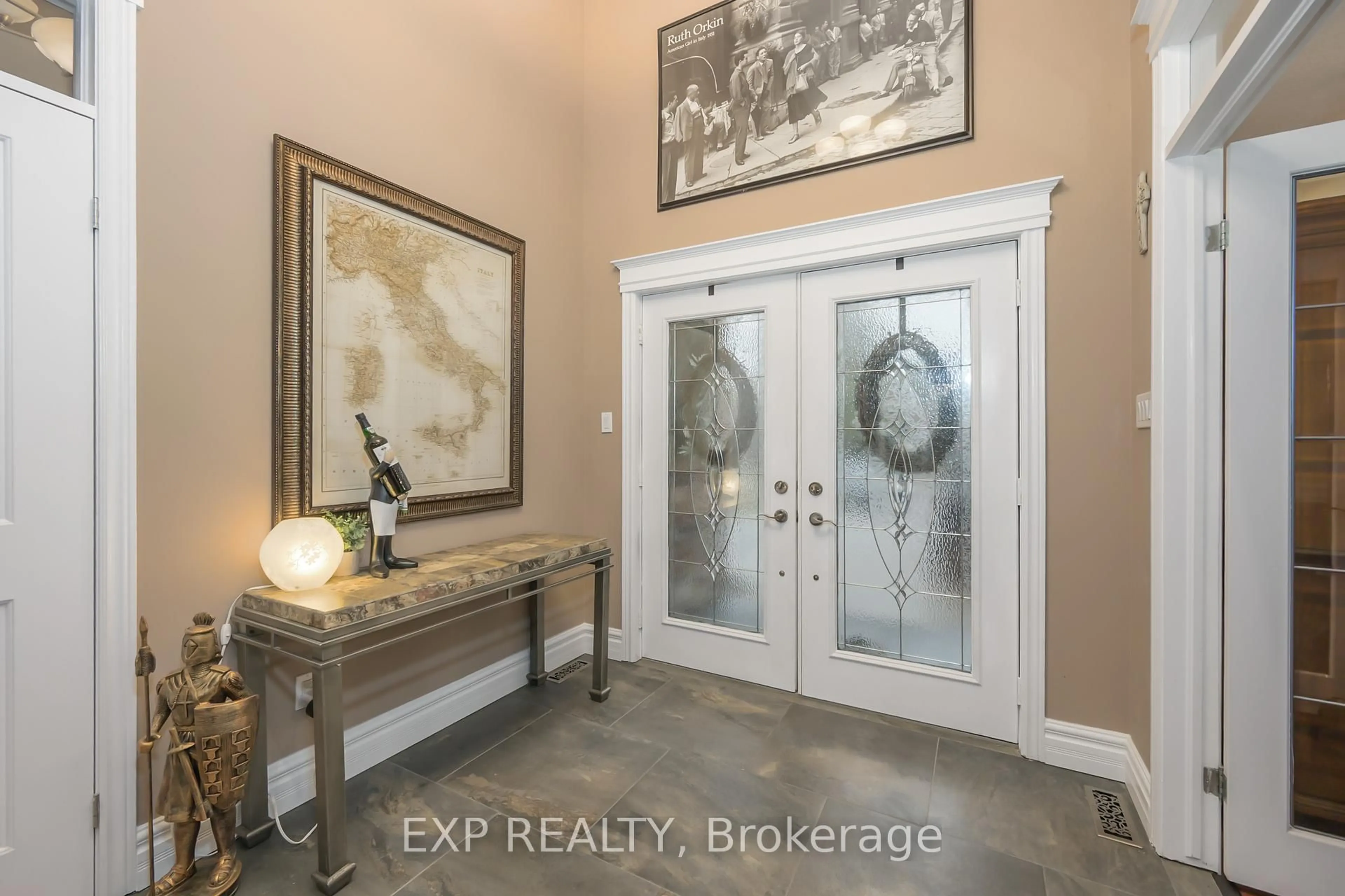 Indoor entryway for 22 Farmhouse Rd, London East Ontario N5Y 5M4