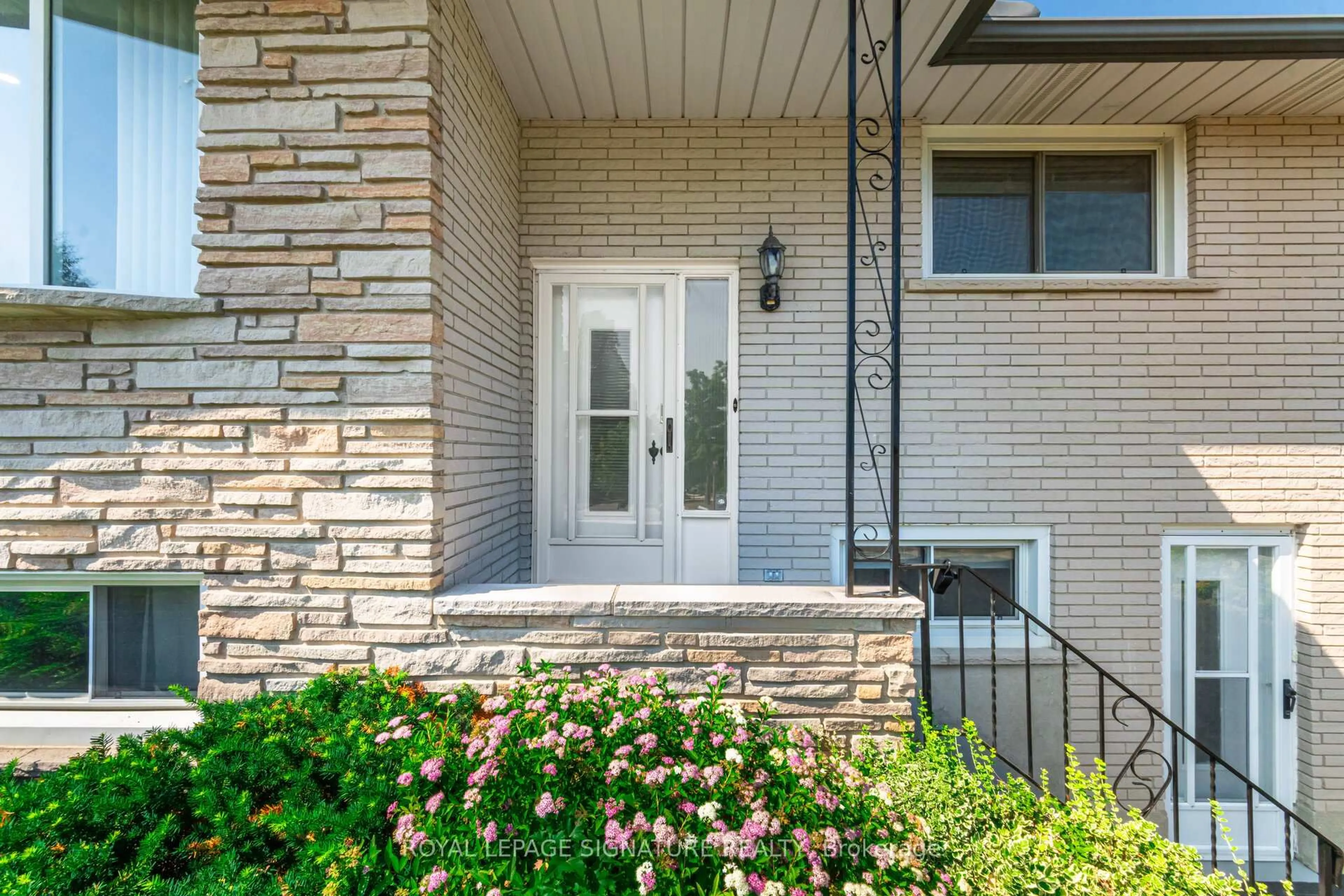 Home with brick exterior material, street for 47 Eagen Dr, Kitchener Ontario N2M 1W1