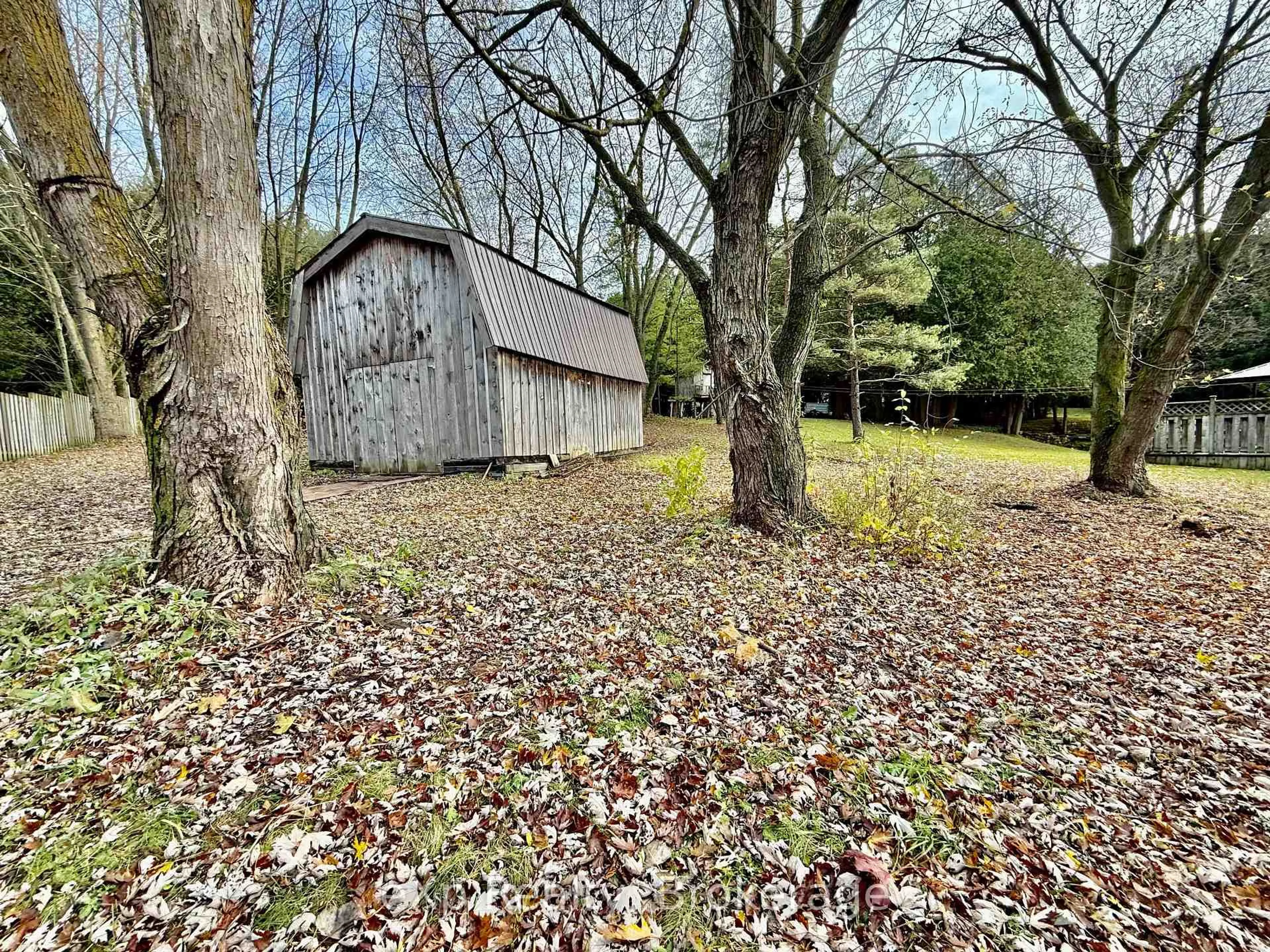 Shed for 890 8th Ave, Hanover Ontario N4N 3R7