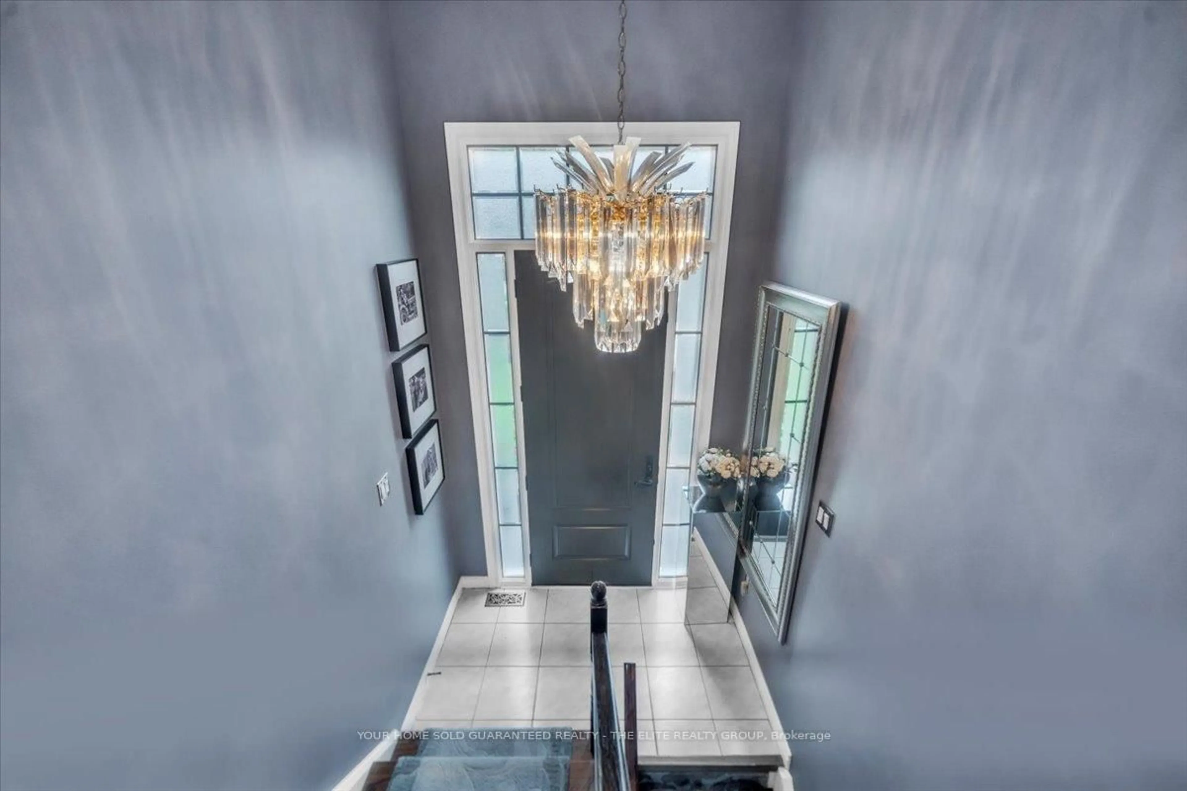 Indoor entryway for 1146 Line Ave, Pelham Ontario L3C 3C4