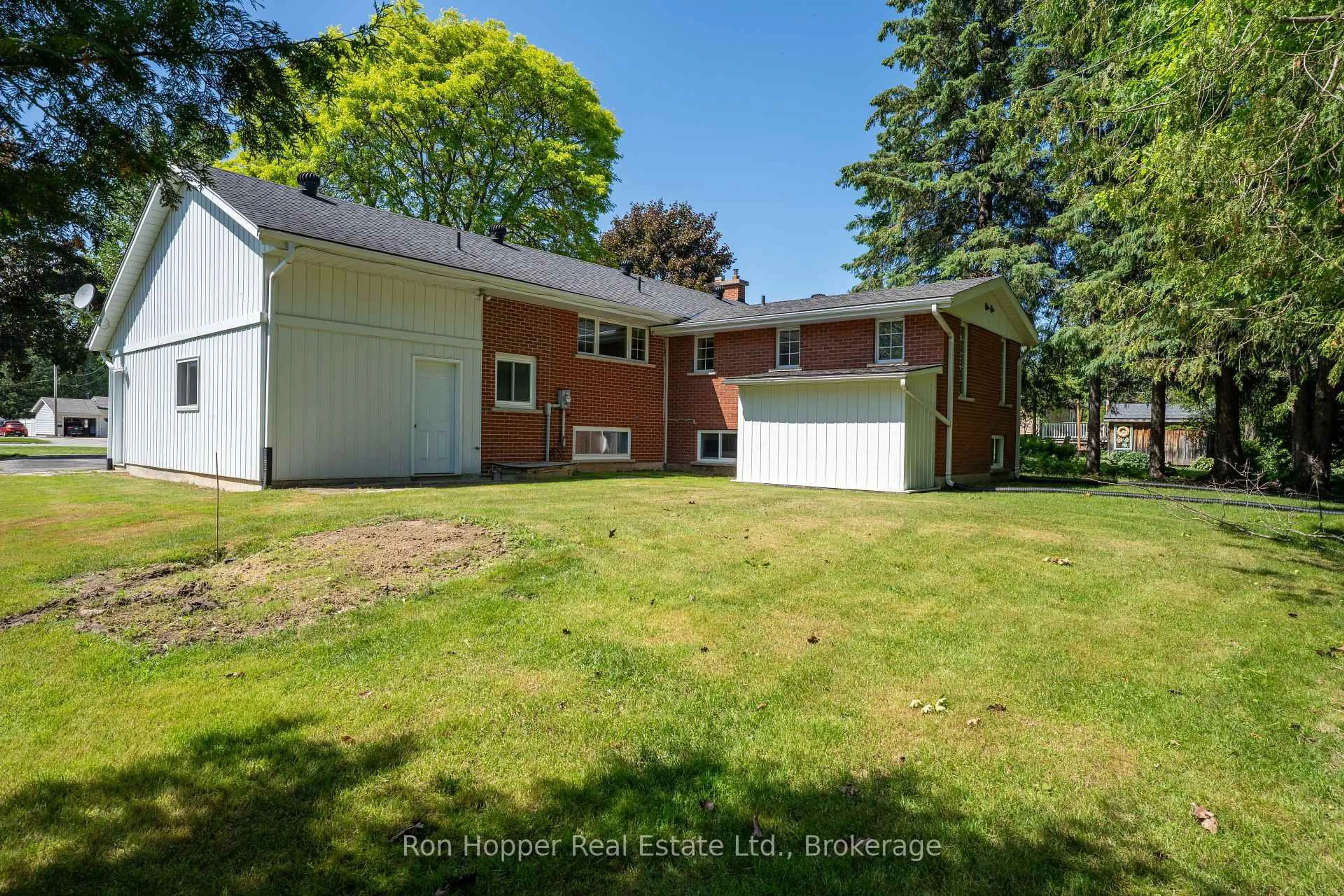 A pic from outside/outdoor area/front of a property/back of a property/a pic from drone, street for 345 6th Ave, Owen Sound Ontario N4K 2T7