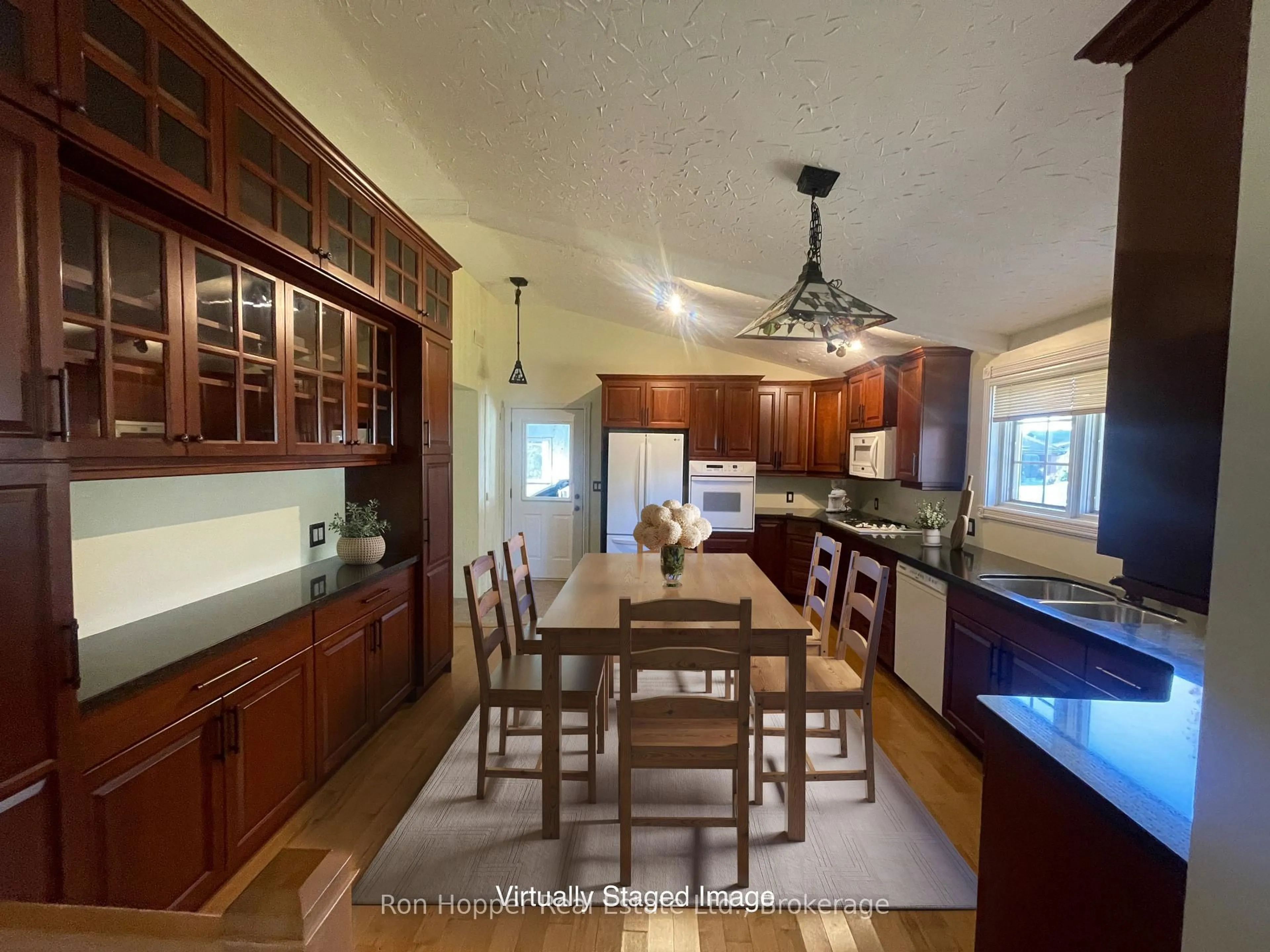 Open concept kitchen, unknown for 345 6th Ave, Owen Sound Ontario N4K 2T7