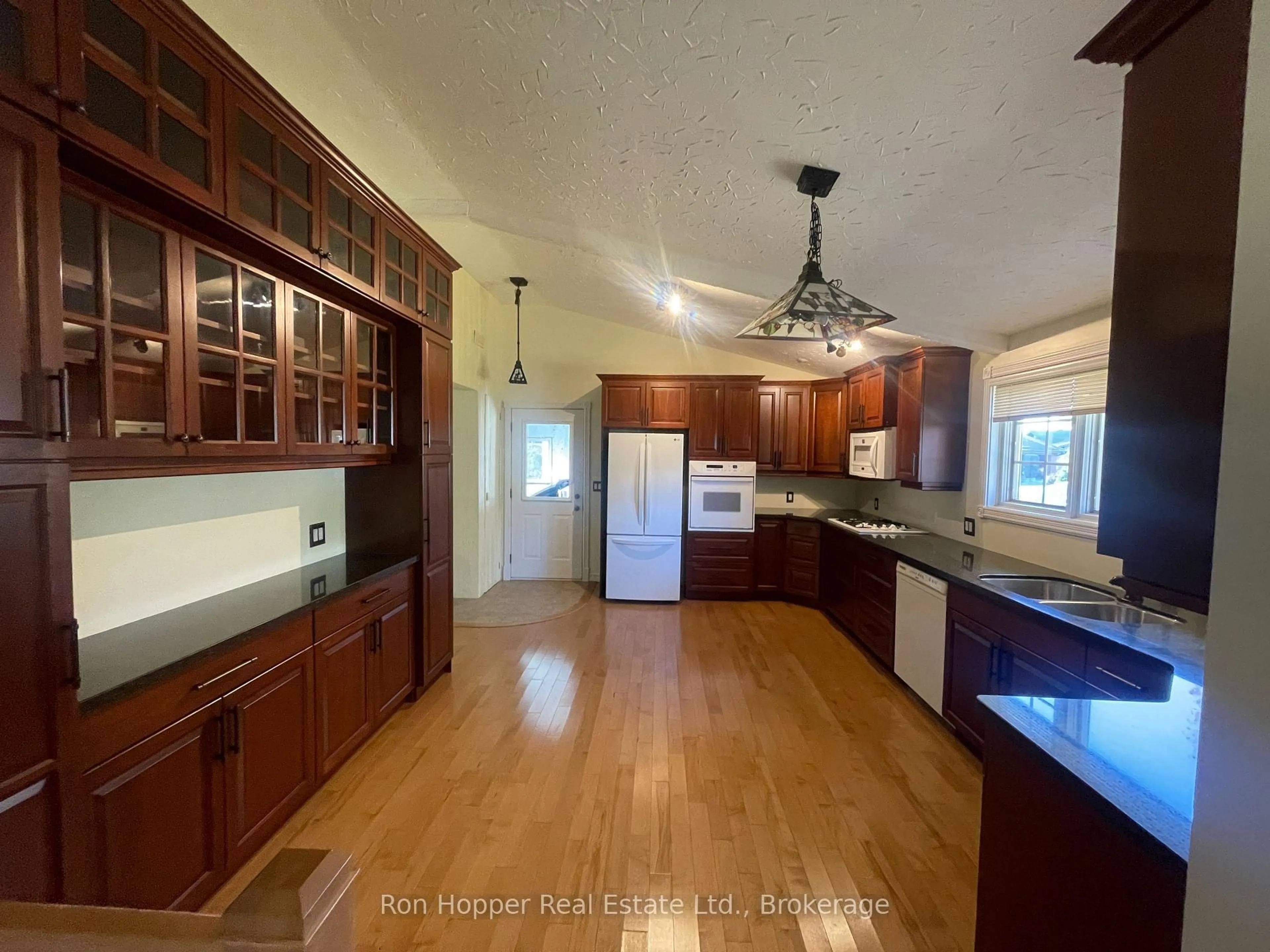 Open concept kitchen, unknown for 345 6th Ave, Owen Sound Ontario N4K 2T7