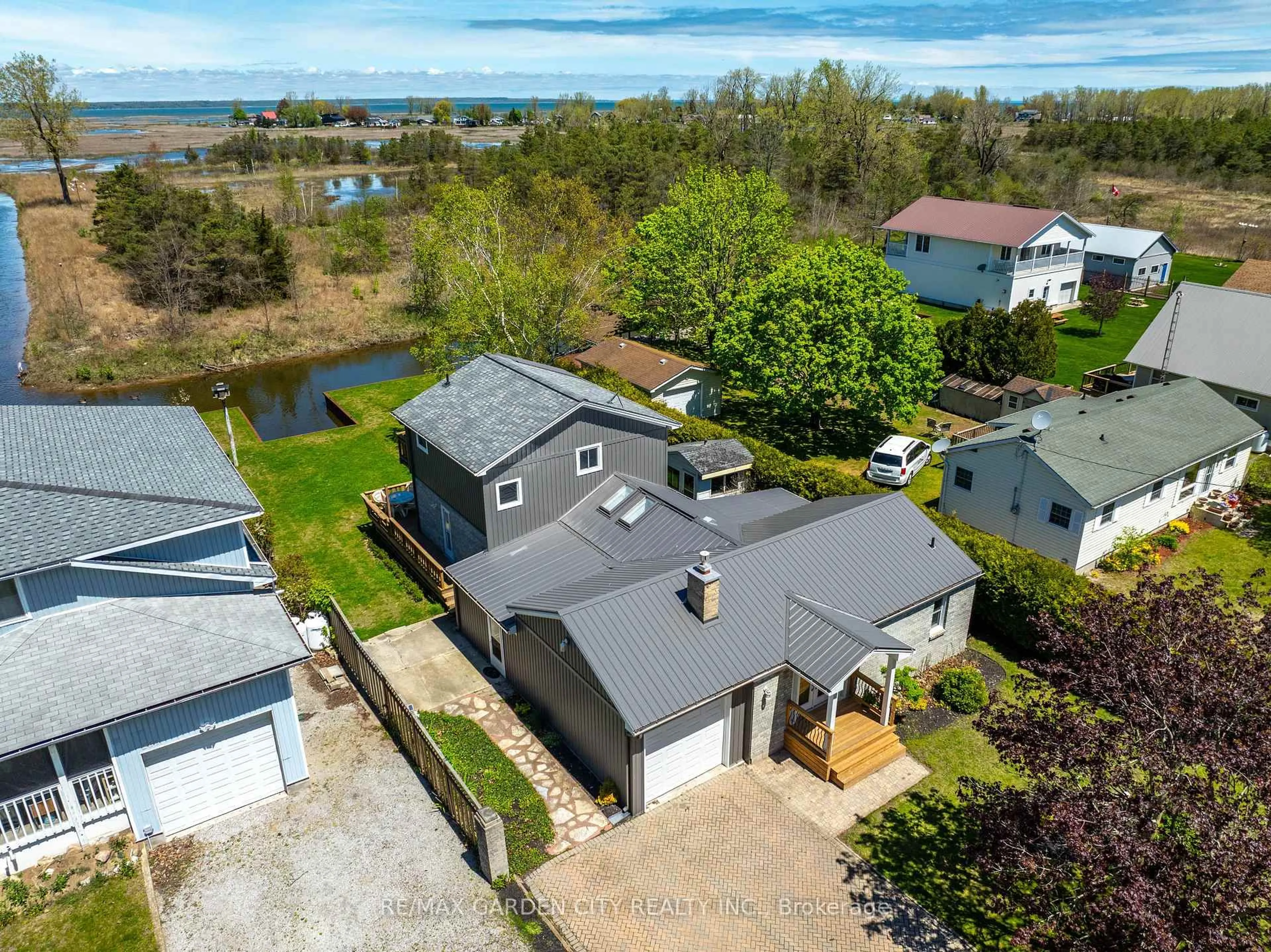 A pic from outside/outdoor area/front of a property/back of a property/a pic from drone, water/lake/river/ocean view for 270 Erie Blvd, Norfolk Ontario N0E 1M0