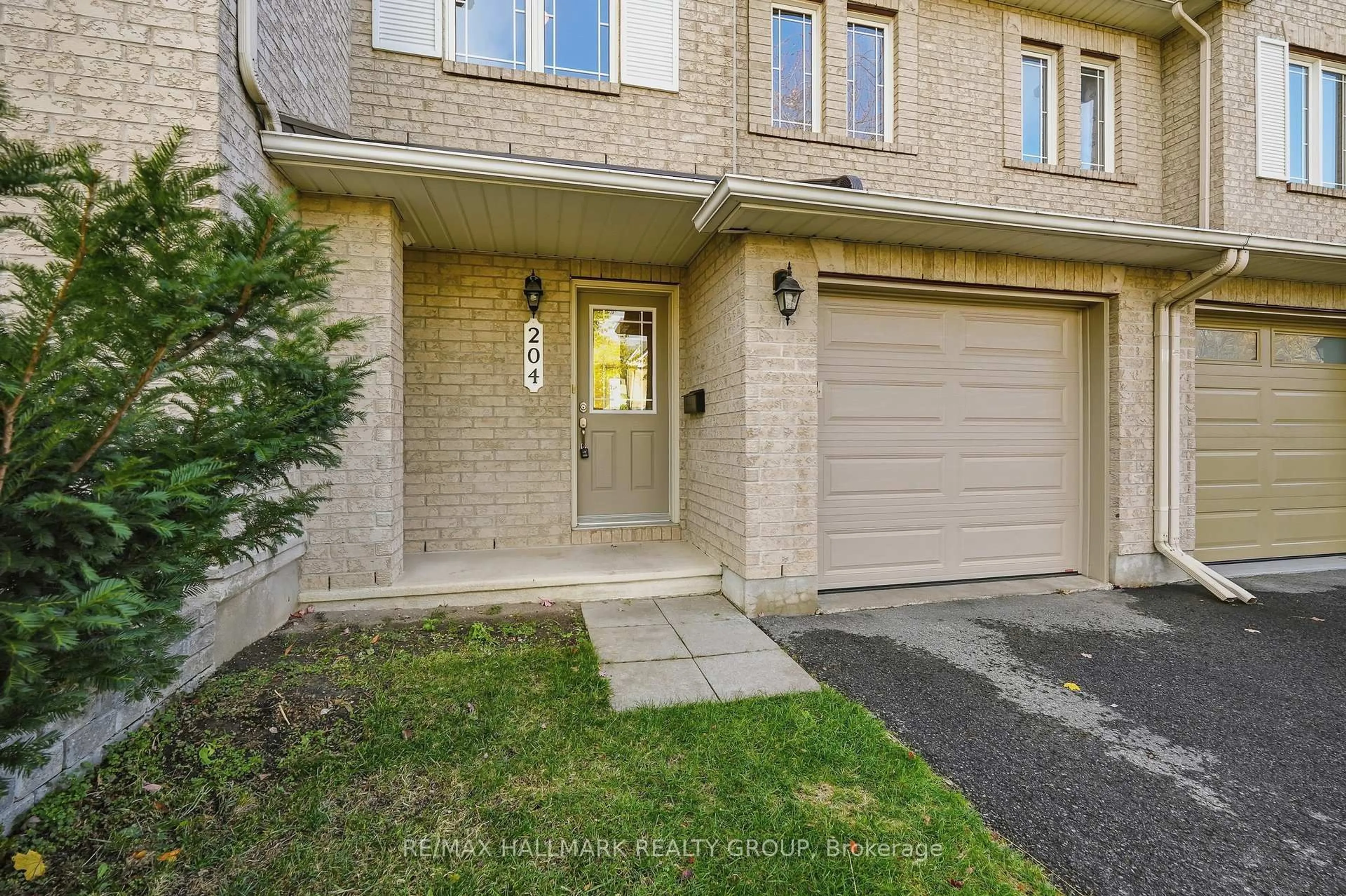 Unknown for 204 Greenridge St, Ottawa Ontario K1C 7R3