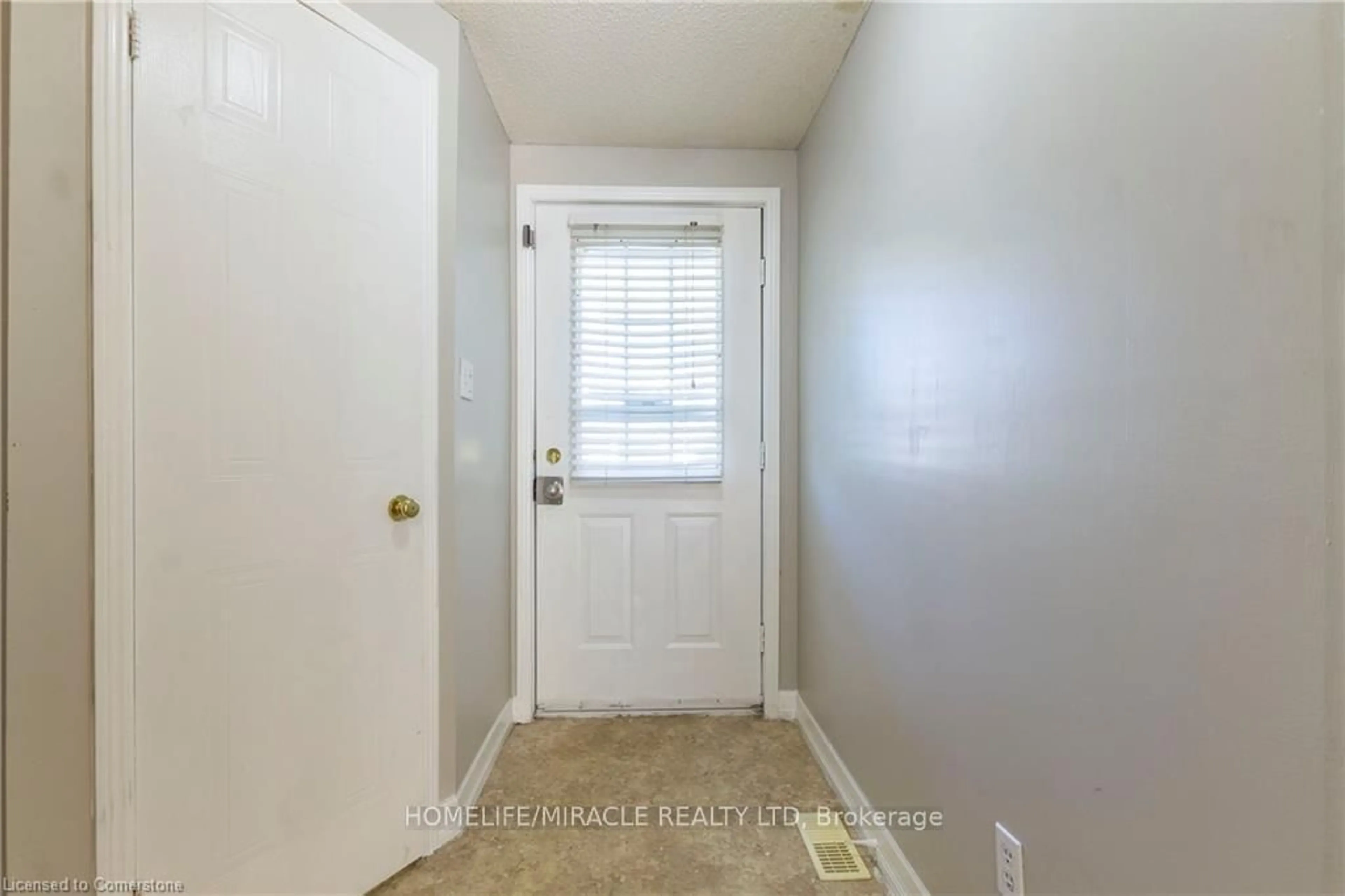 Indoor entryway for 419 Downsview Pl, Waterloo Ontario N2K 3T9