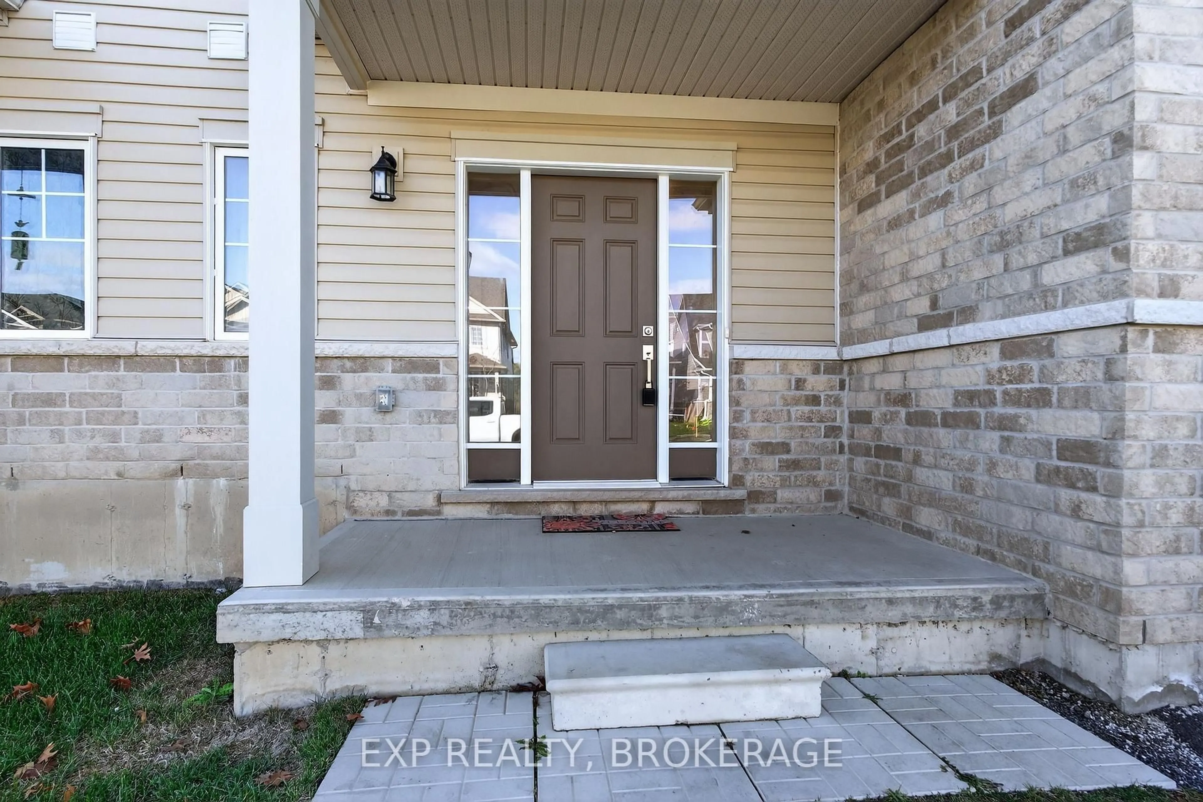 Indoor entryway for 73 OAKMONT Dr, Bath Ontario K0H 1G0