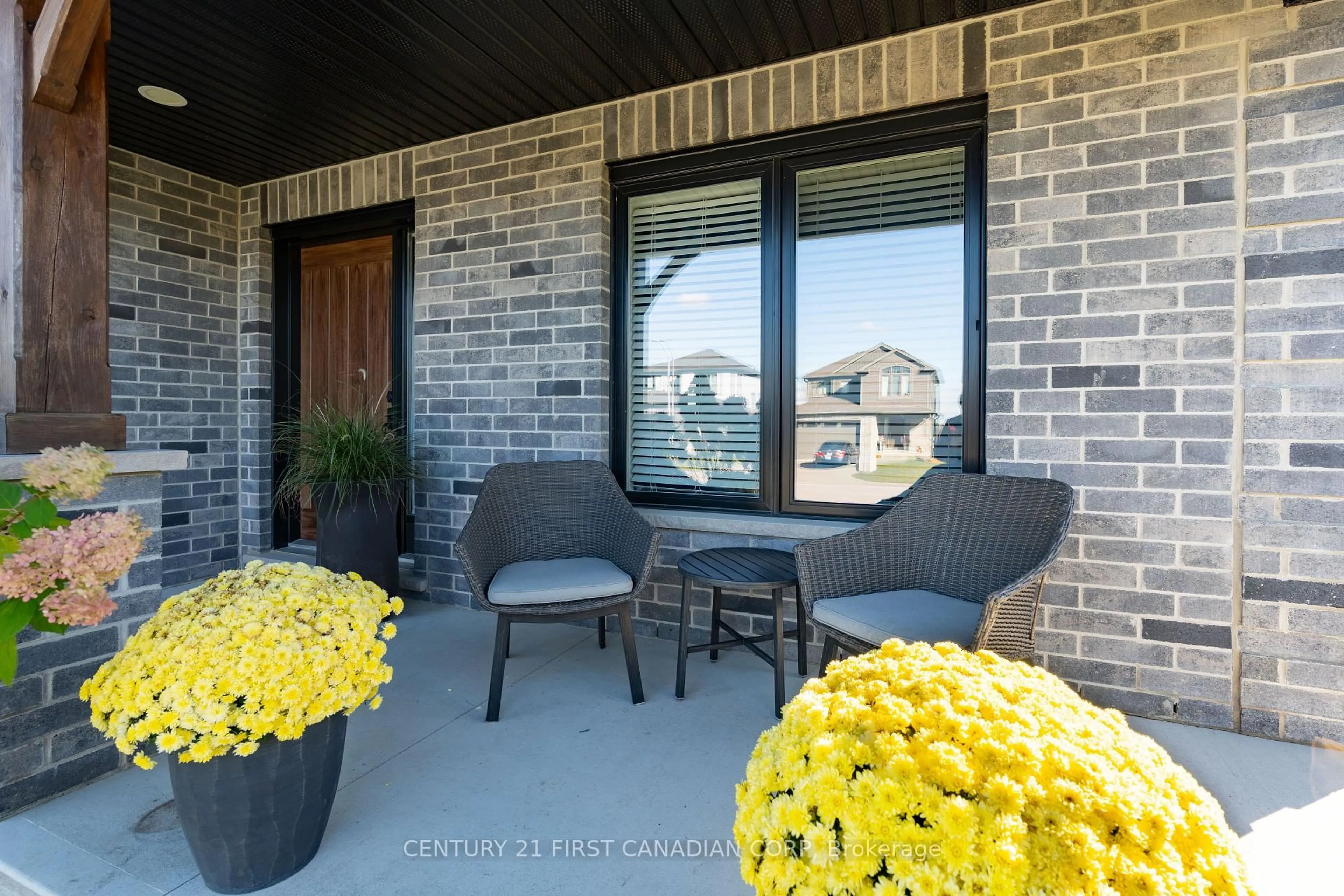 Patio, unknown for 191 GILMOUR Dr, Lucan Biddulph Ontario N0M 2J0