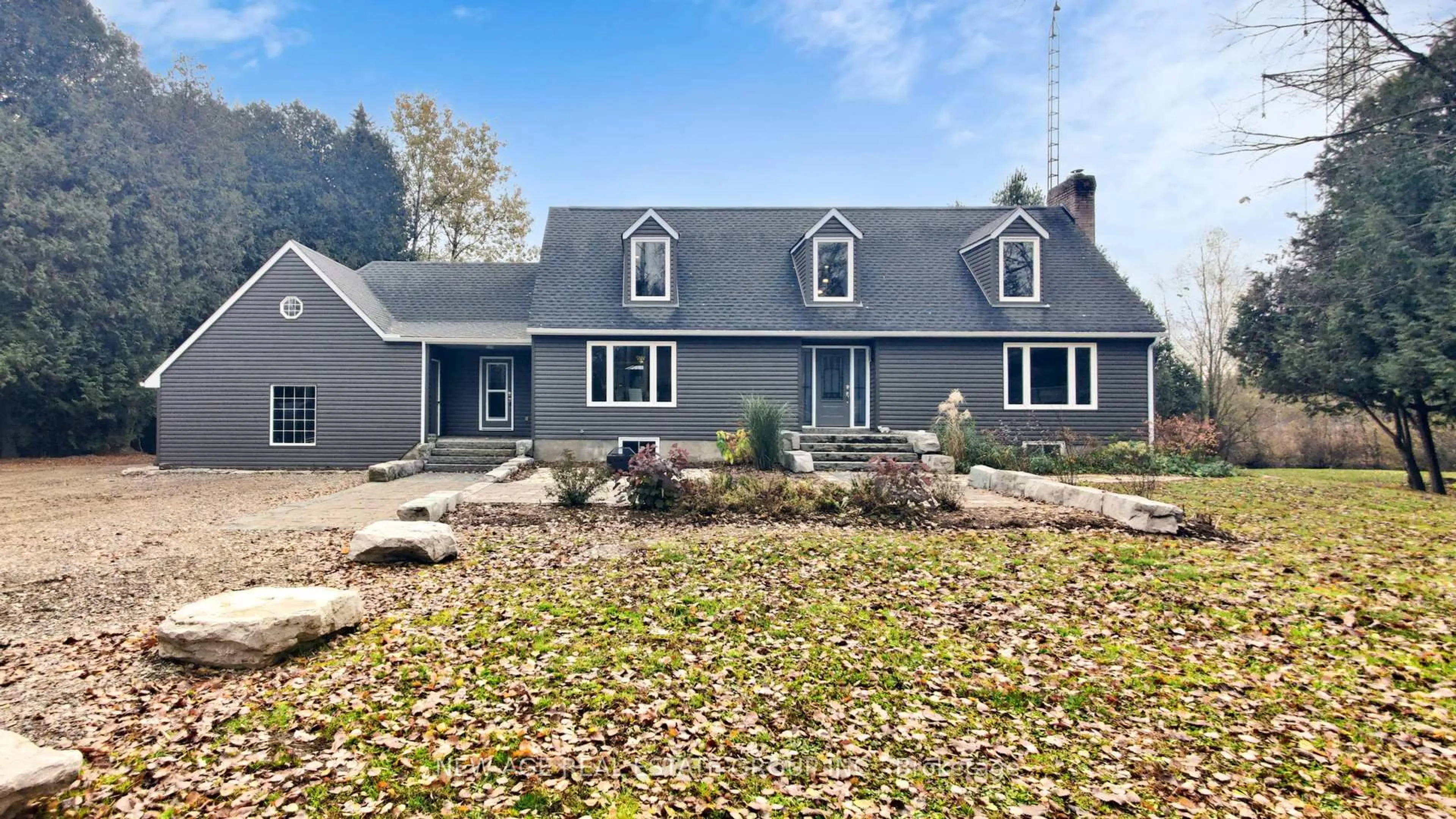 Home with vinyl exterior material, street for 9045 Sideroad 17 Sdrd, Erin Ontario N0B 1Z0