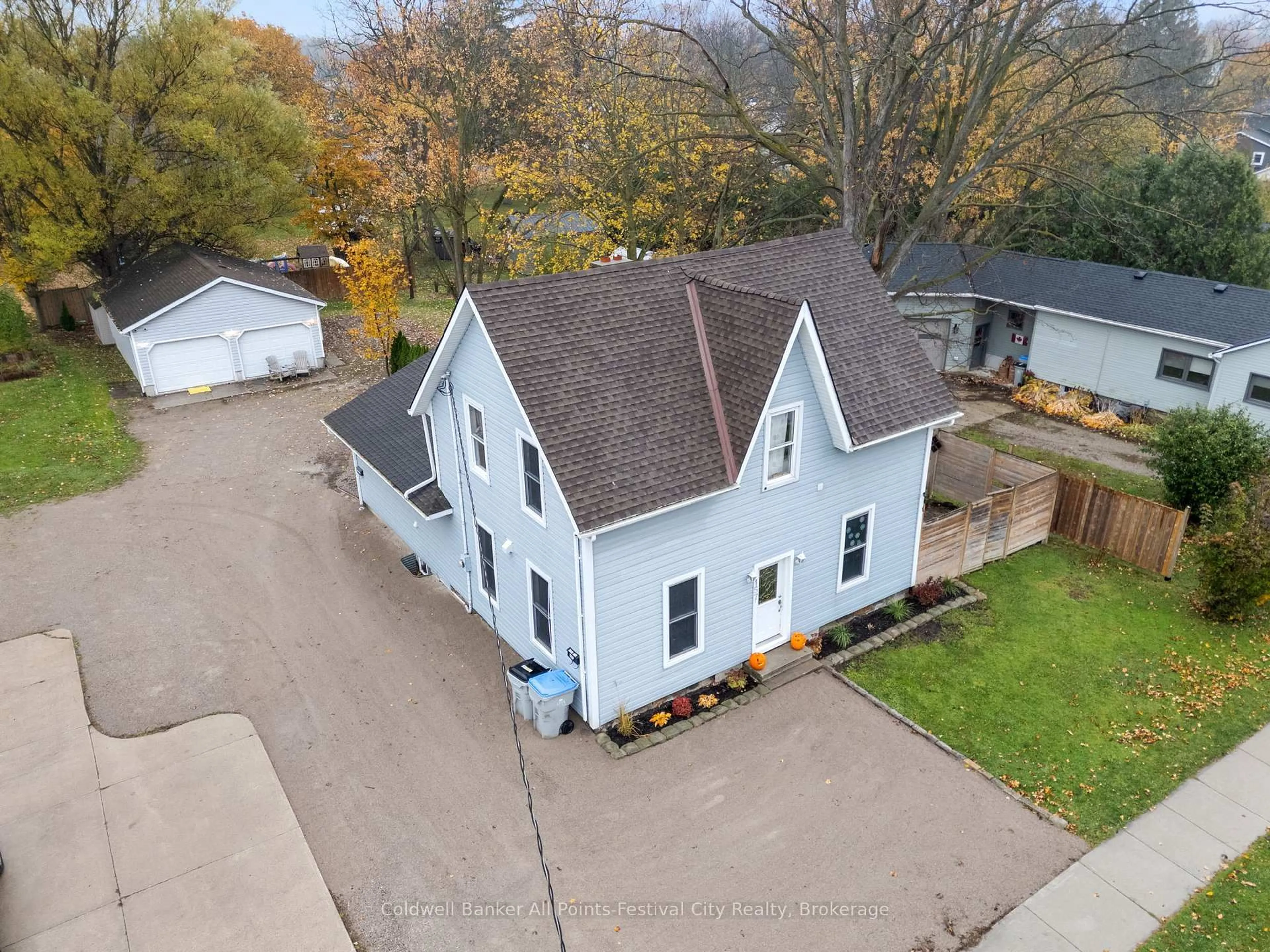 A pic from outside/outdoor area/front of a property/back of a property/a pic from drone, street for 157 Albert St, Central Huron Ontario N0M 1L0