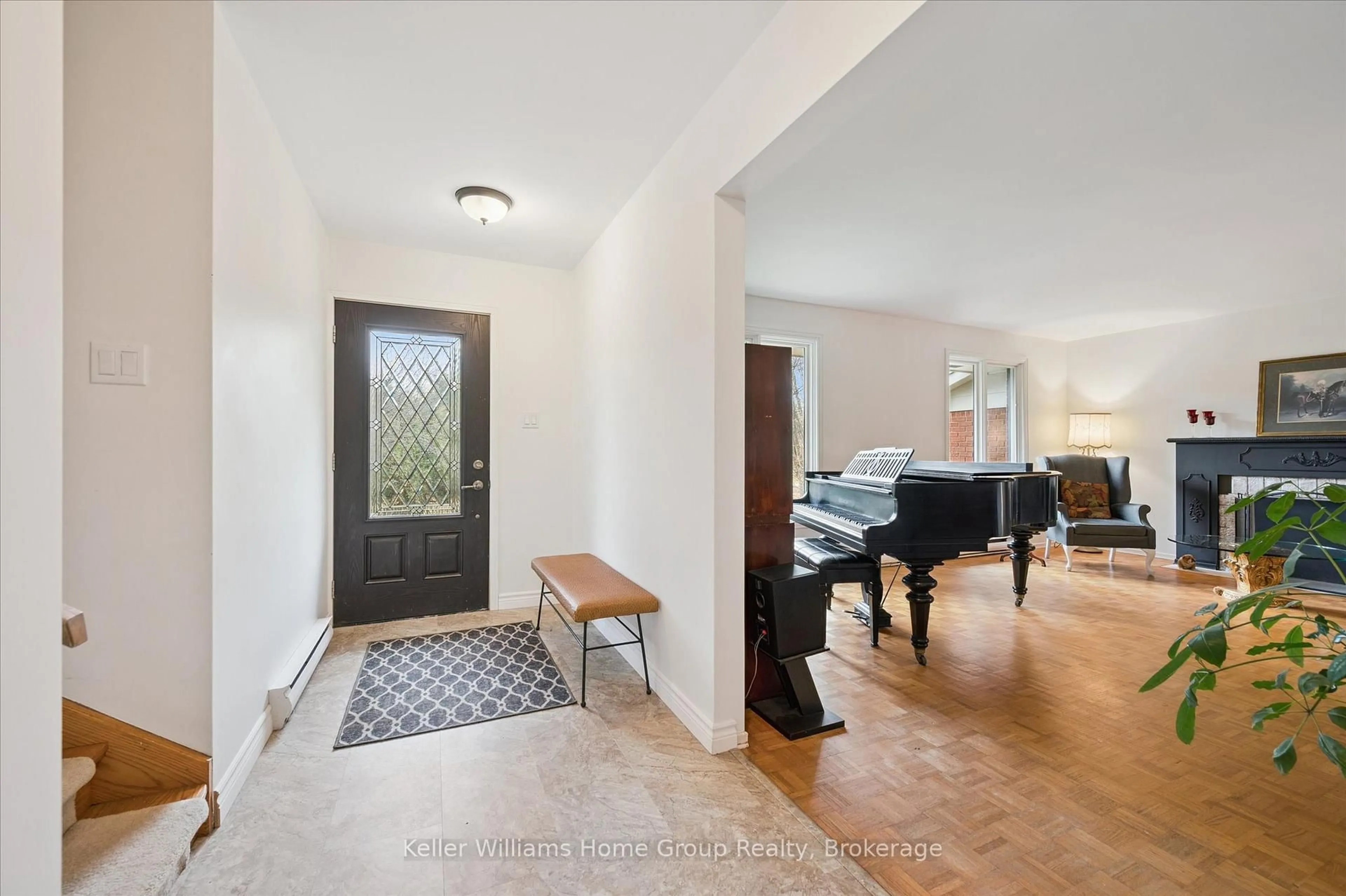 Indoor entryway for 7828 Sixth Line, Centre Wellington Ontario N0B 1S0