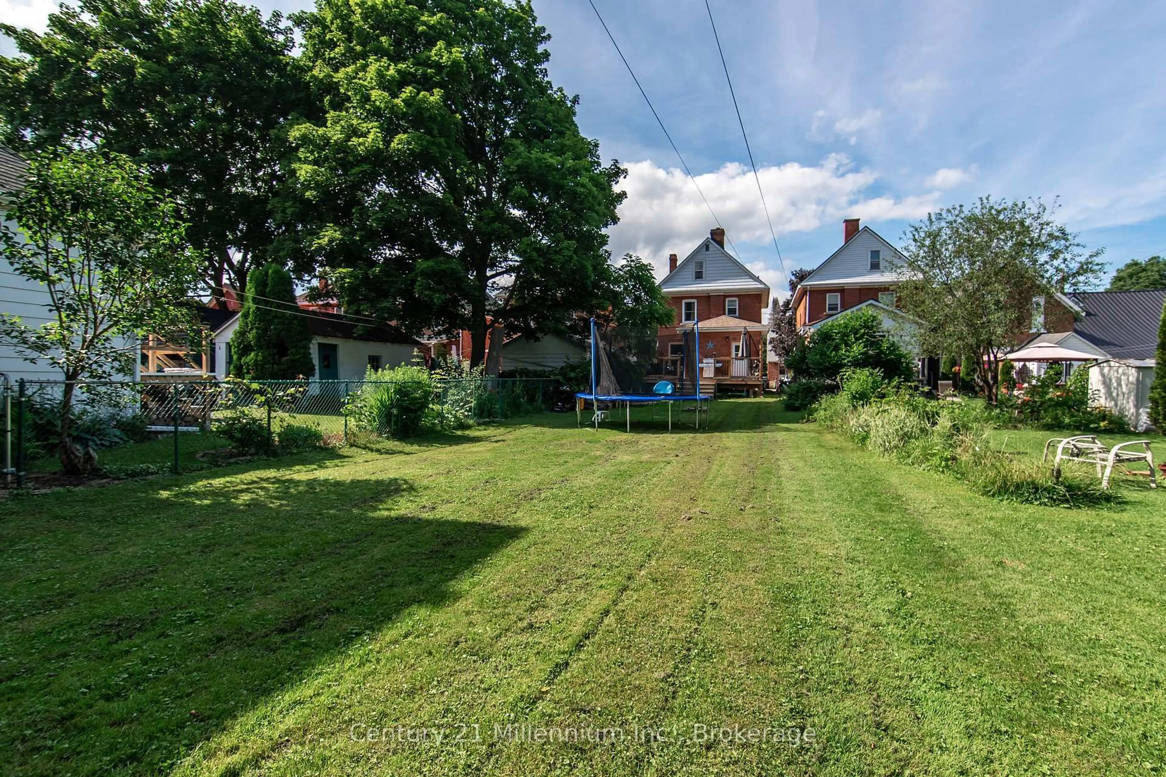 A pic from outside/outdoor area/front of a property/back of a property/a pic from drone, street for 471 13th A St, Owen Sound Ontario N4K 3X3