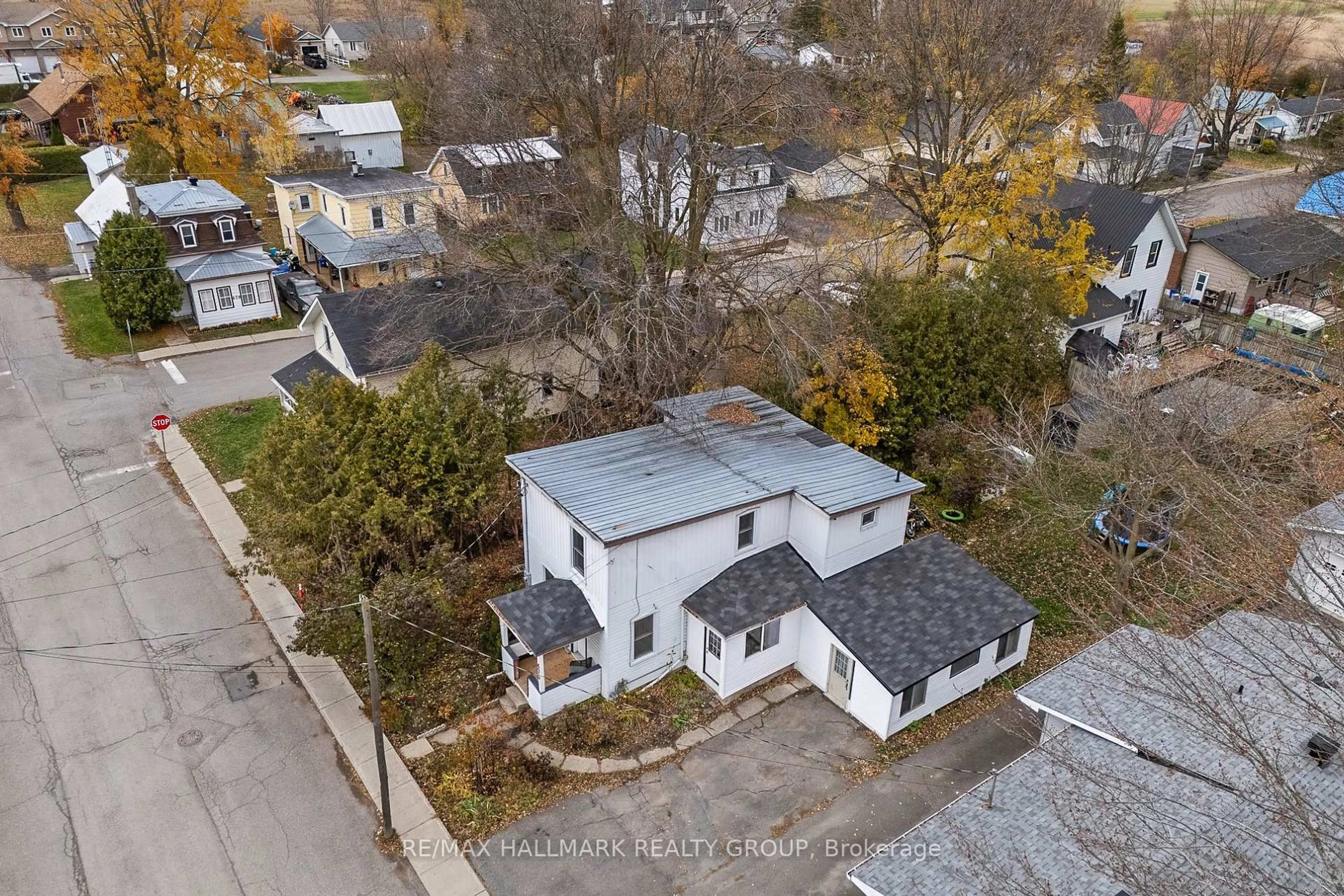 A pic from outside/outdoor area/front of a property/back of a property/a pic from drone, street for 475 Centre St, North Dundas Ontario K0C 2K0
