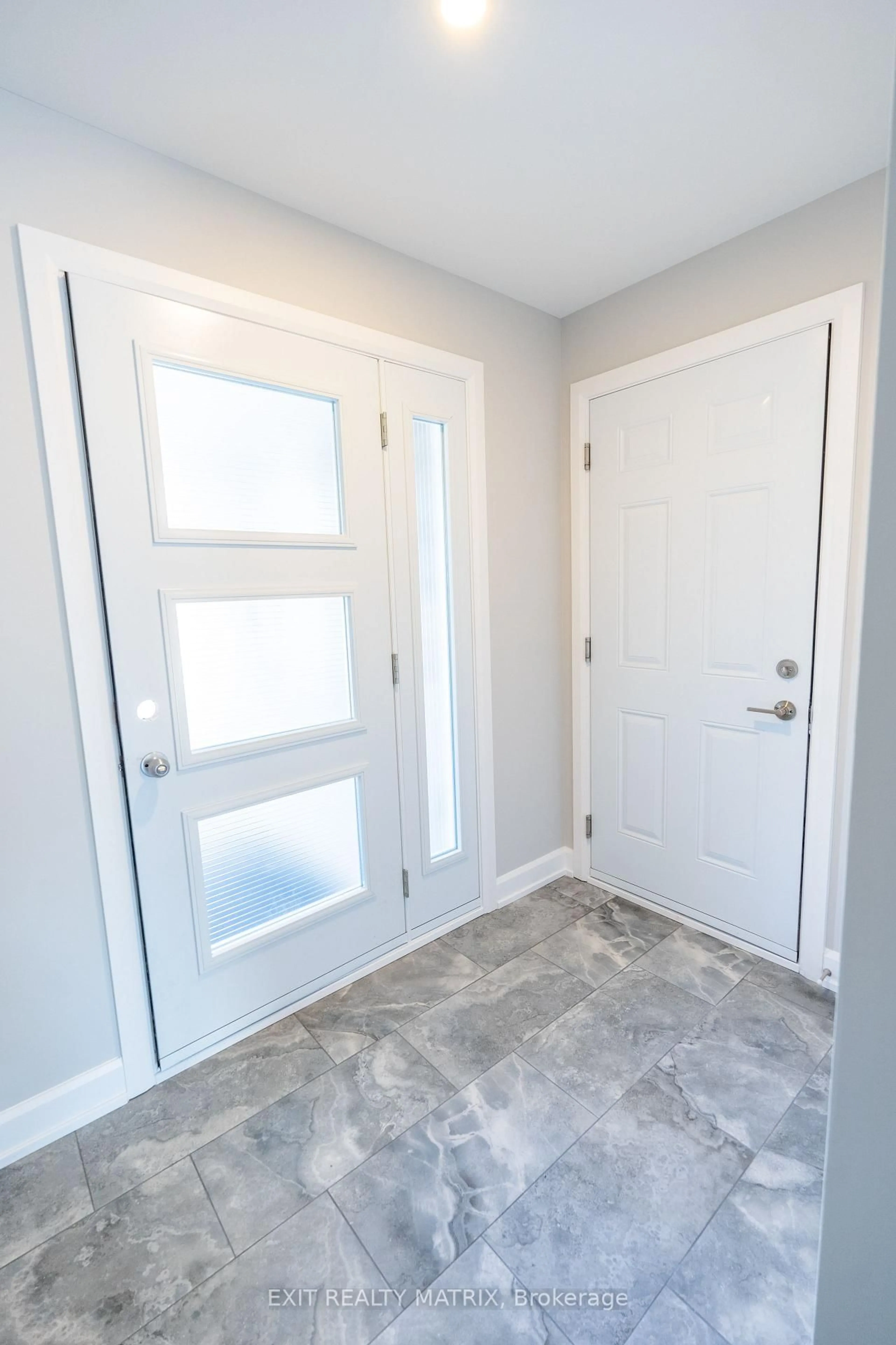Indoor entryway for 6 Glenco Rd, South Stormont Ontario K0C 2A0