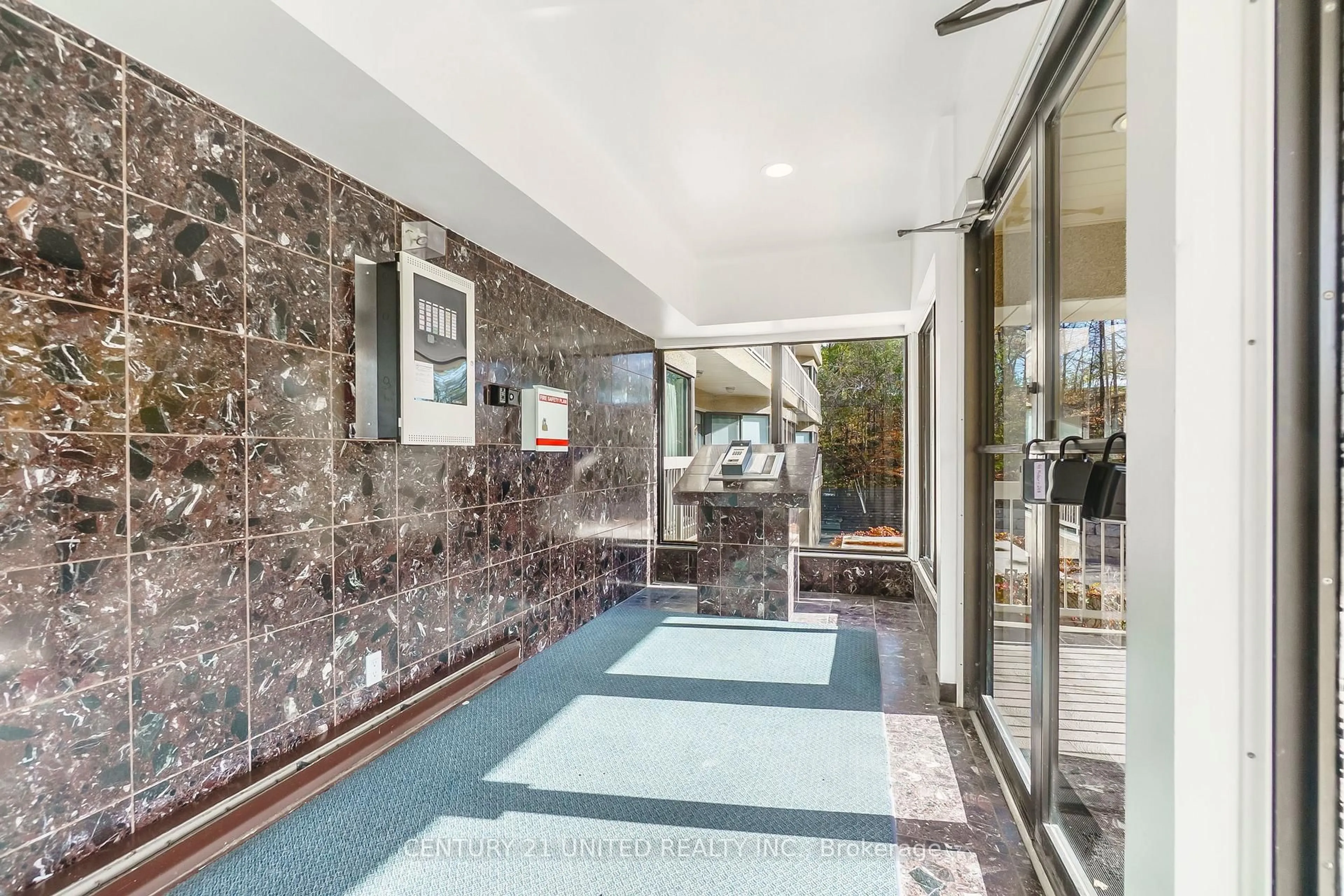 Indoor foyer for 40 Auburn St #208, Peterborough Ontario K9H 2G2