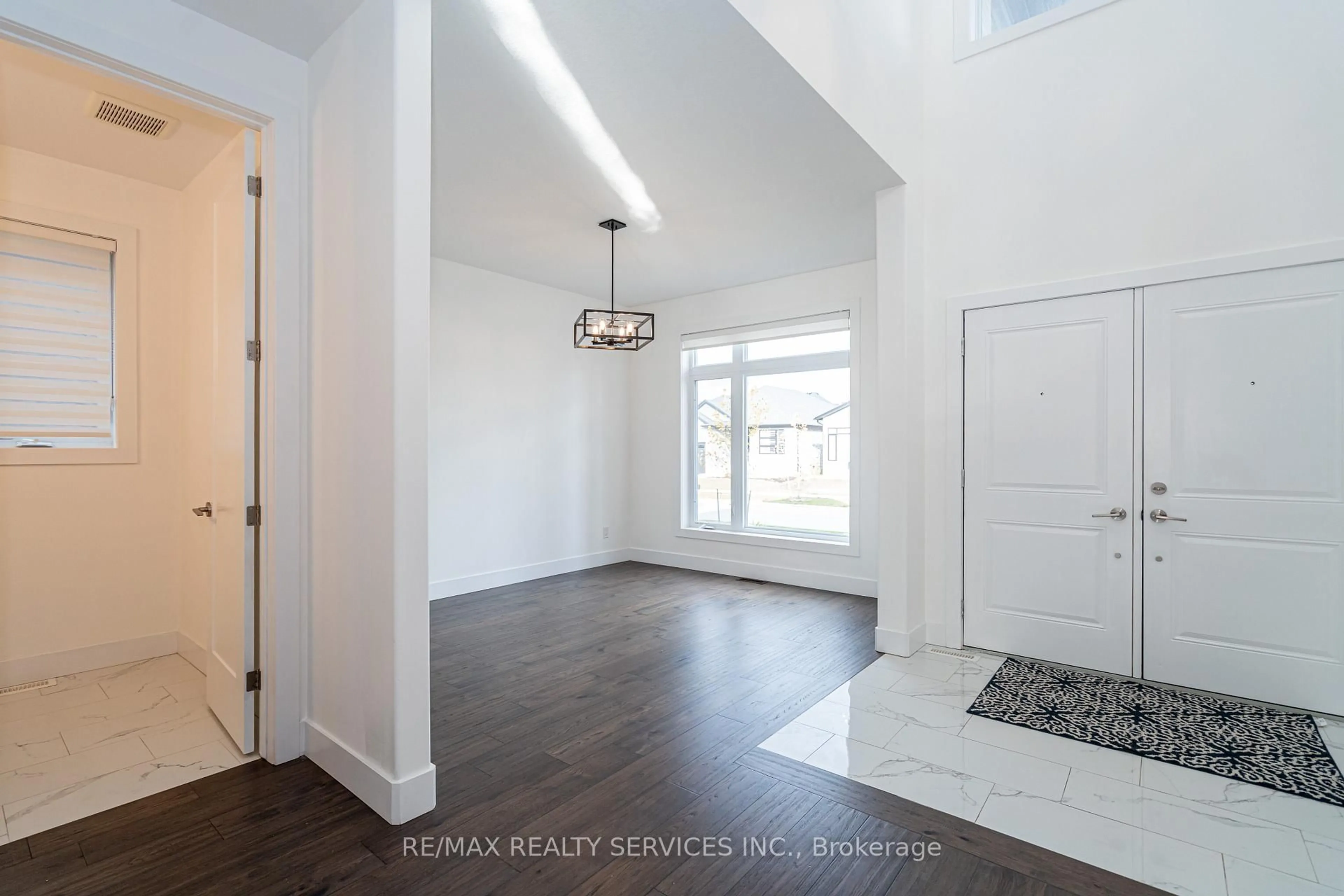 Indoor entryway for 3389 Brushland Cres, London South Ontario N6P 0H2