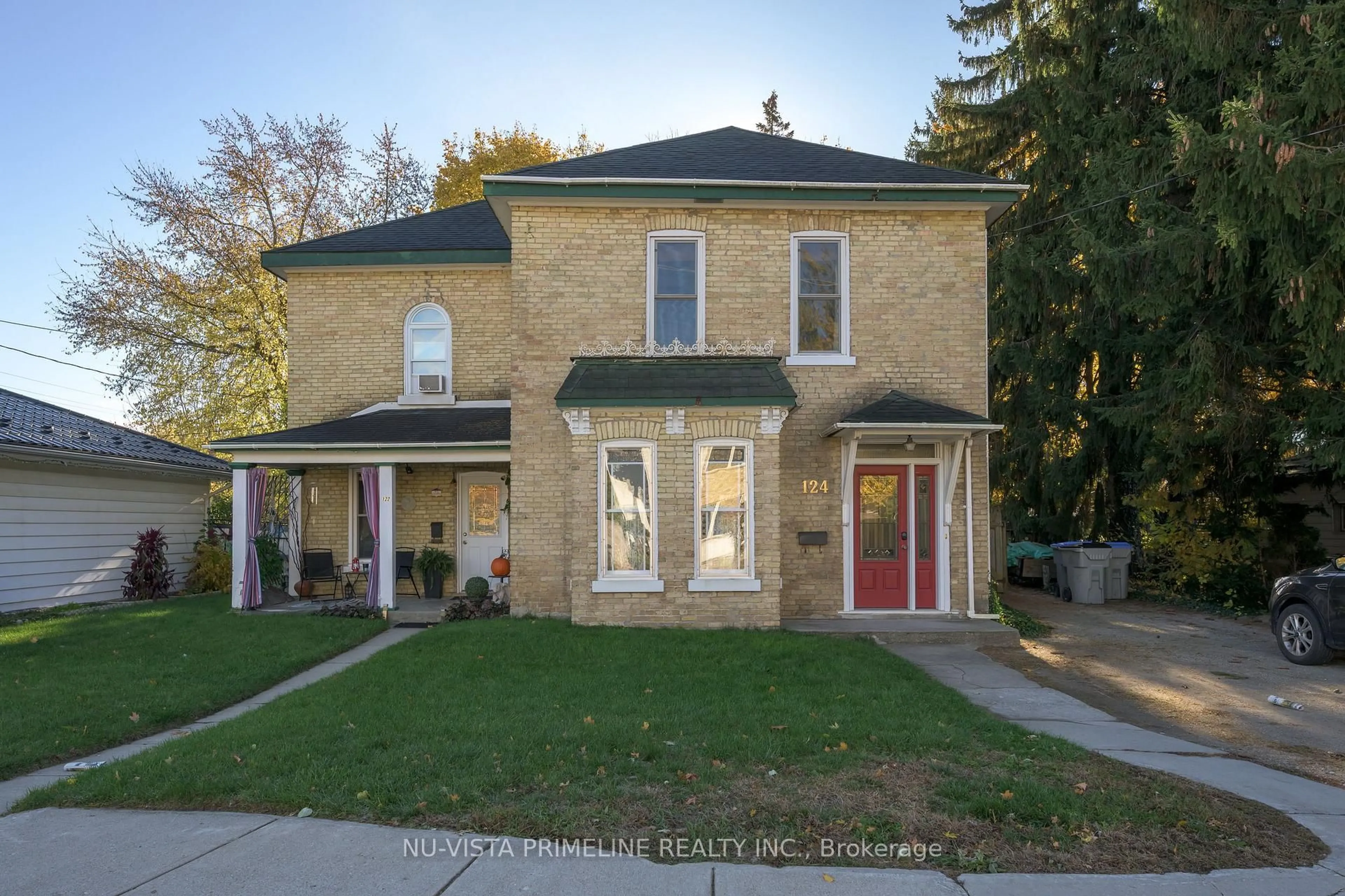 Home with brick exterior material, street for 124 High St, Strathroy-Caradoc Ontario N7G 1G9