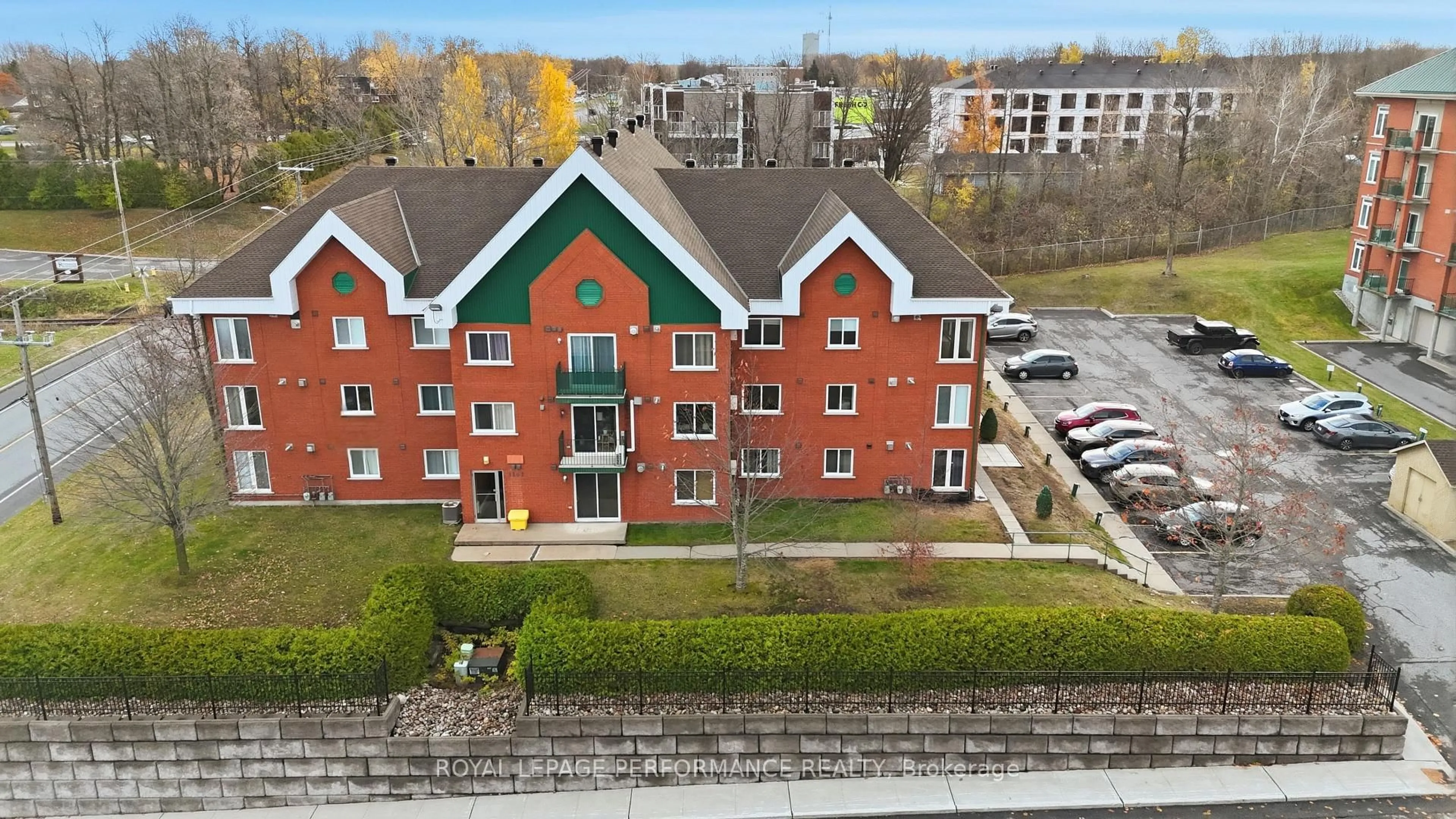 A pic from outside/outdoor area/front of a property/back of a property/a pic from drone, building for 1101 Clement St #18, Hawkesbury Ontario K6A 3P1