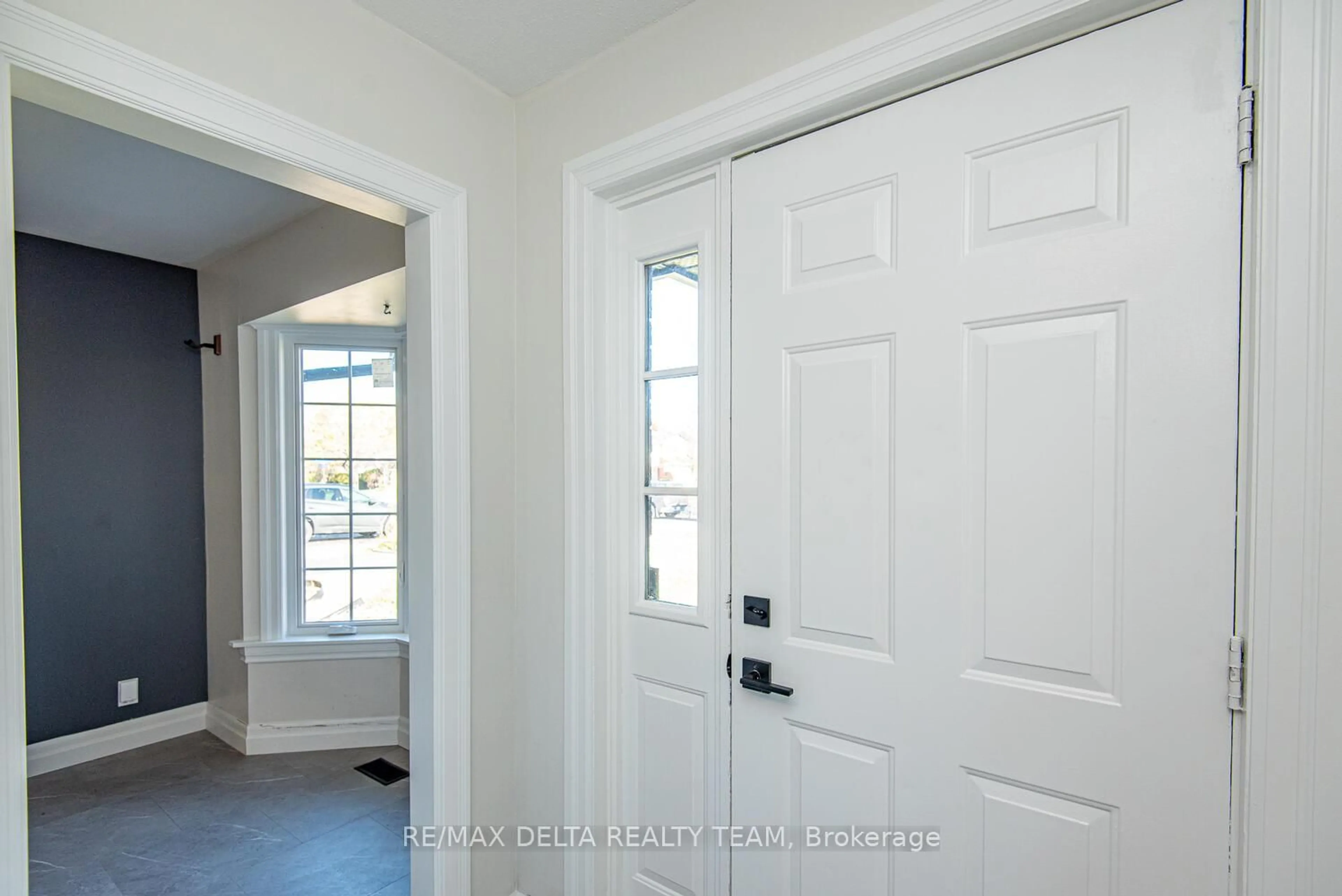 Indoor entryway for 276 TURNSTONE Crt, Orleans Ontario K1E 2V2