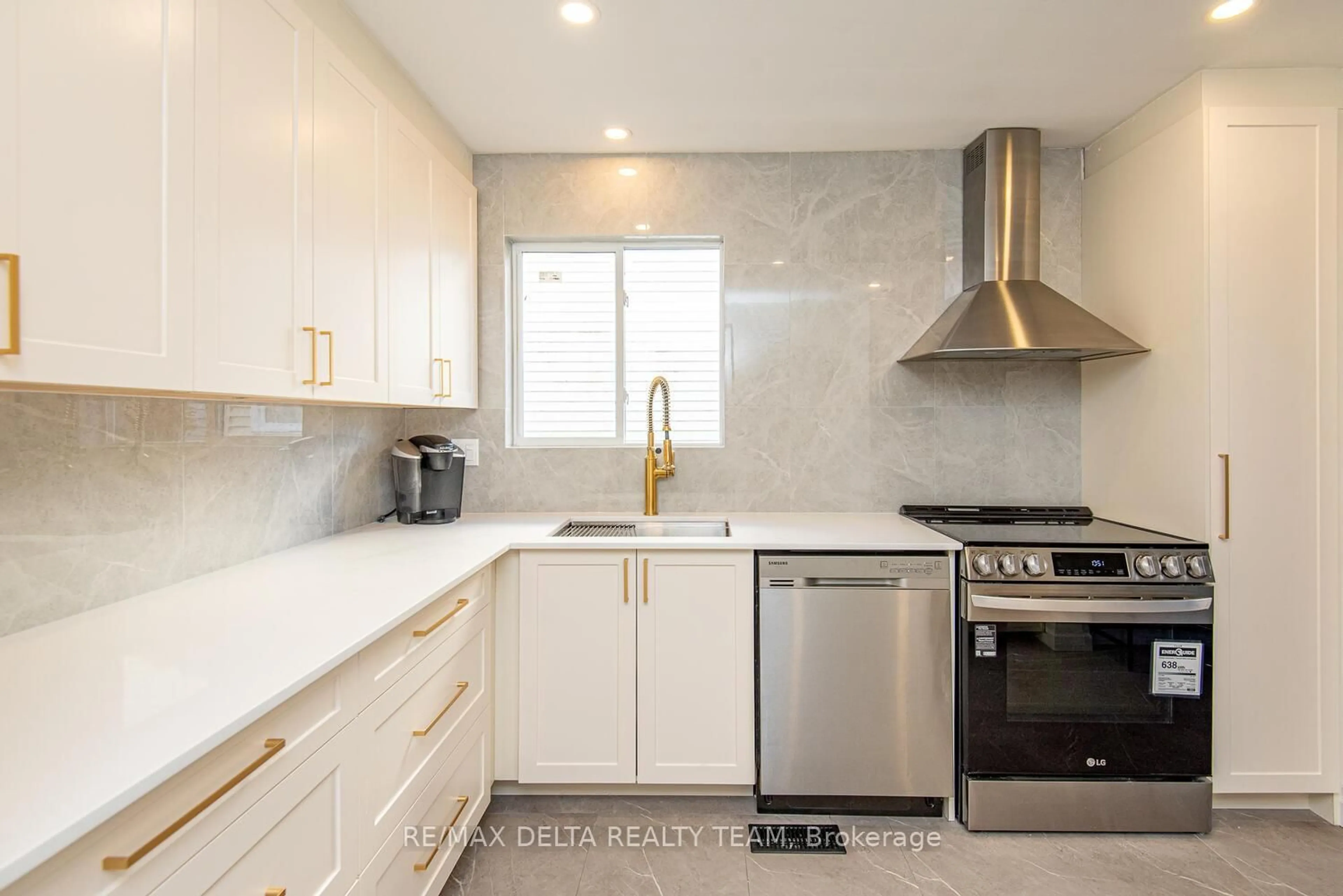 Standard kitchen, ceramic/tile floor for 276 TURNSTONE Crt, Orleans Ontario K1E 2V2