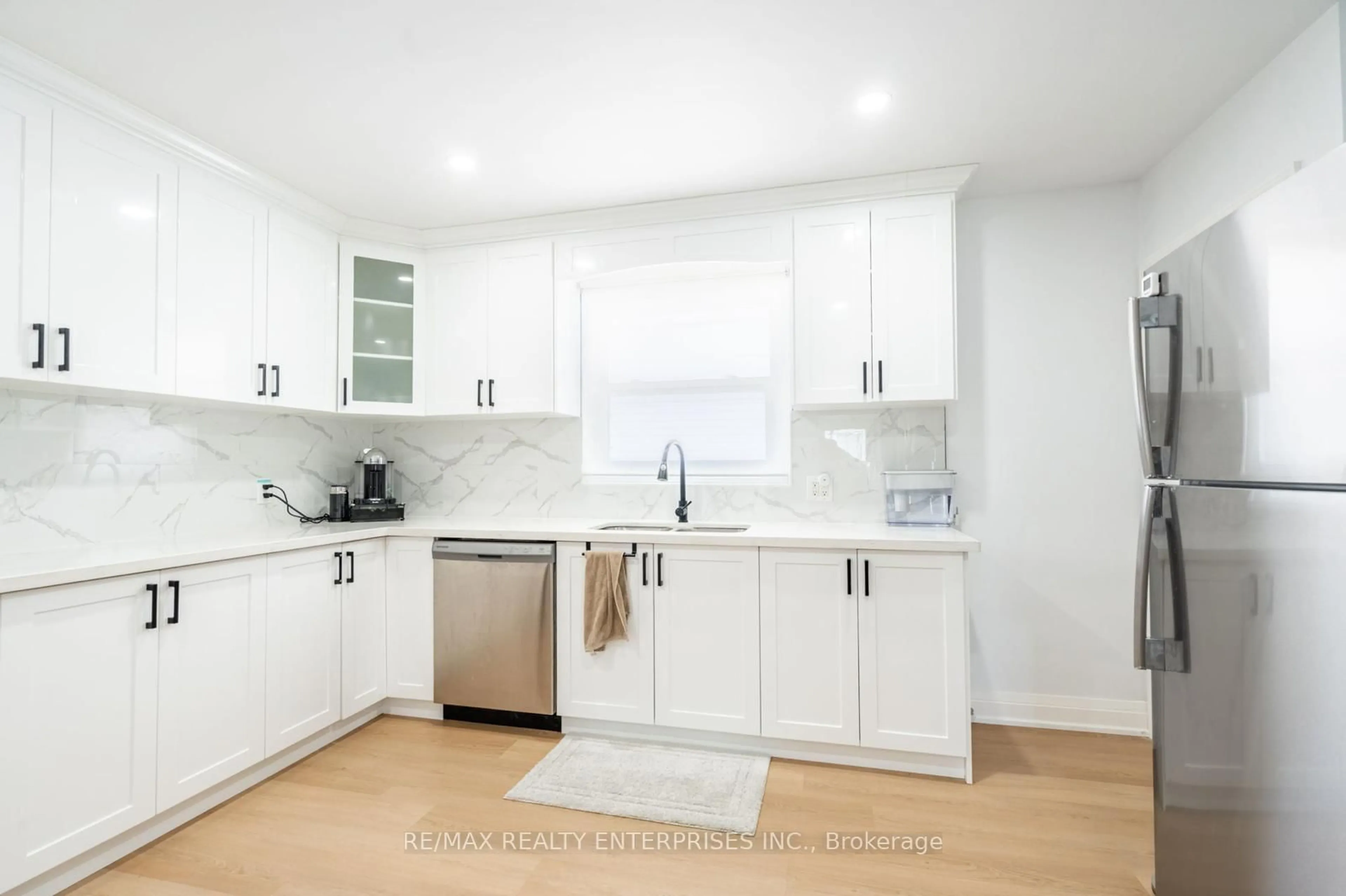 Unknown for 10 Draper Dr, St. Catharines Ontario L2N 2Y5