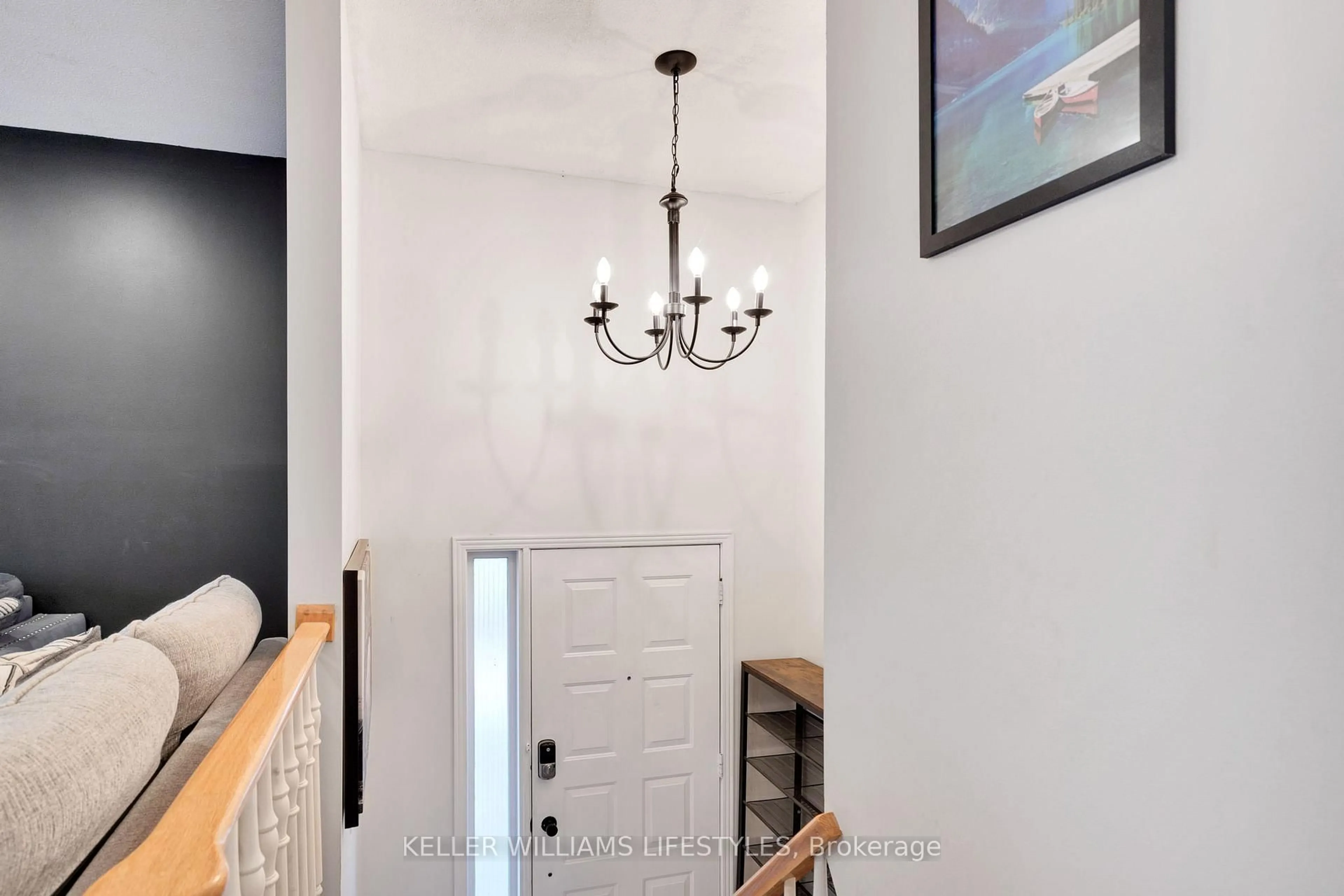 Indoor entryway for 575 Grand View Ave, London South Ontario N6K 3E9