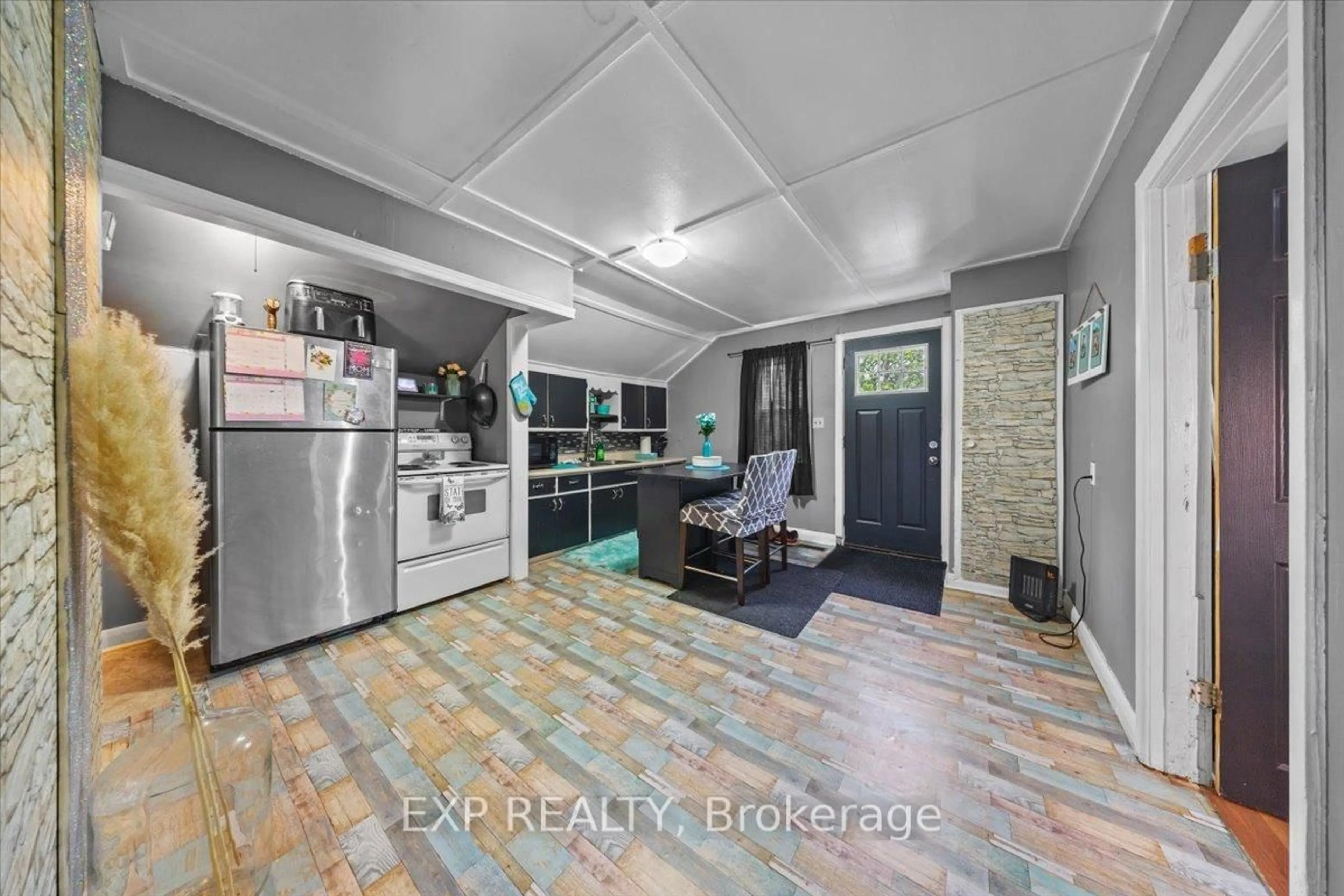 Unknown for 18 Delhi St, Brockville Ontario K6V 4H3