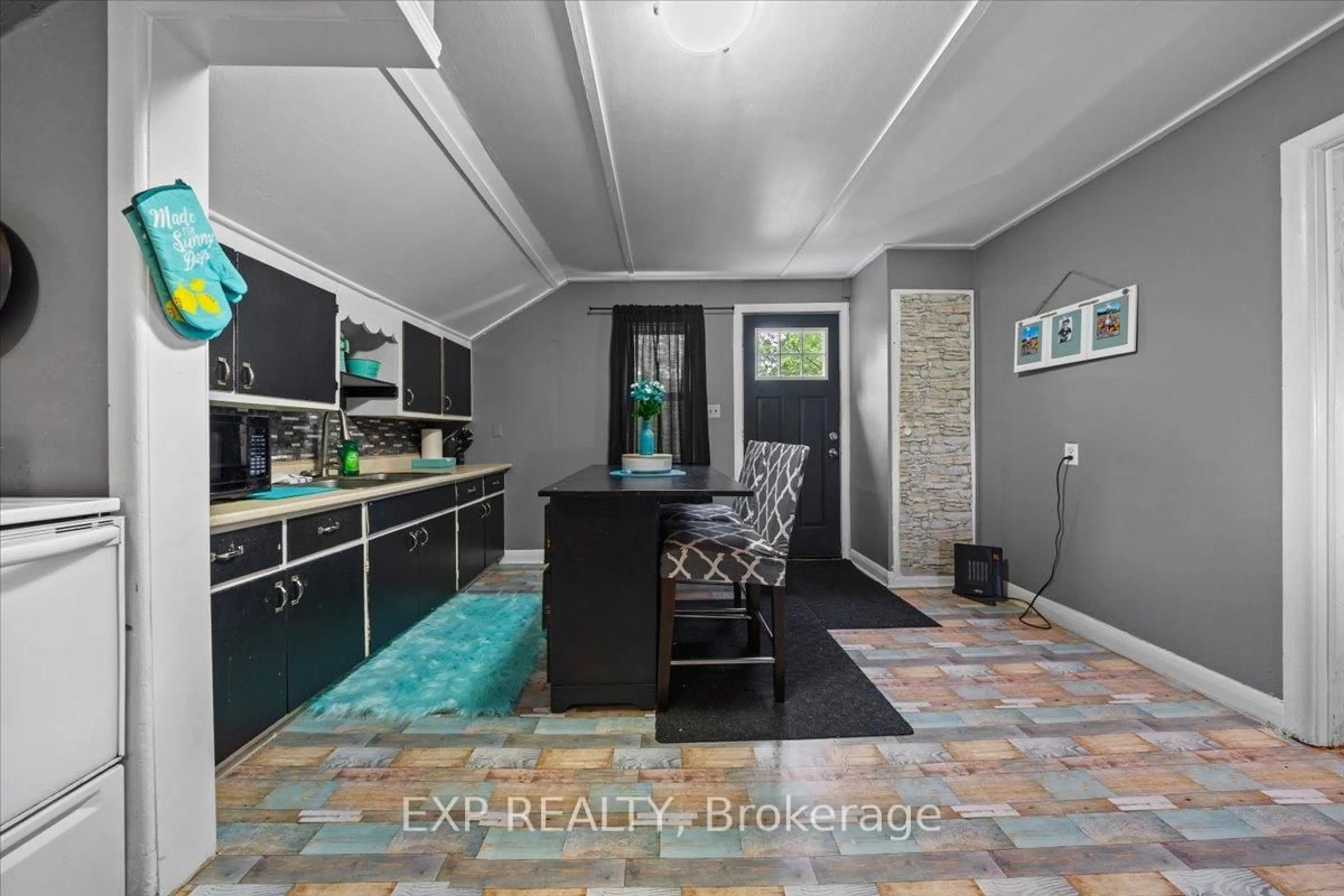 Unknown for 18 Delhi St, Brockville Ontario K6V 4H3