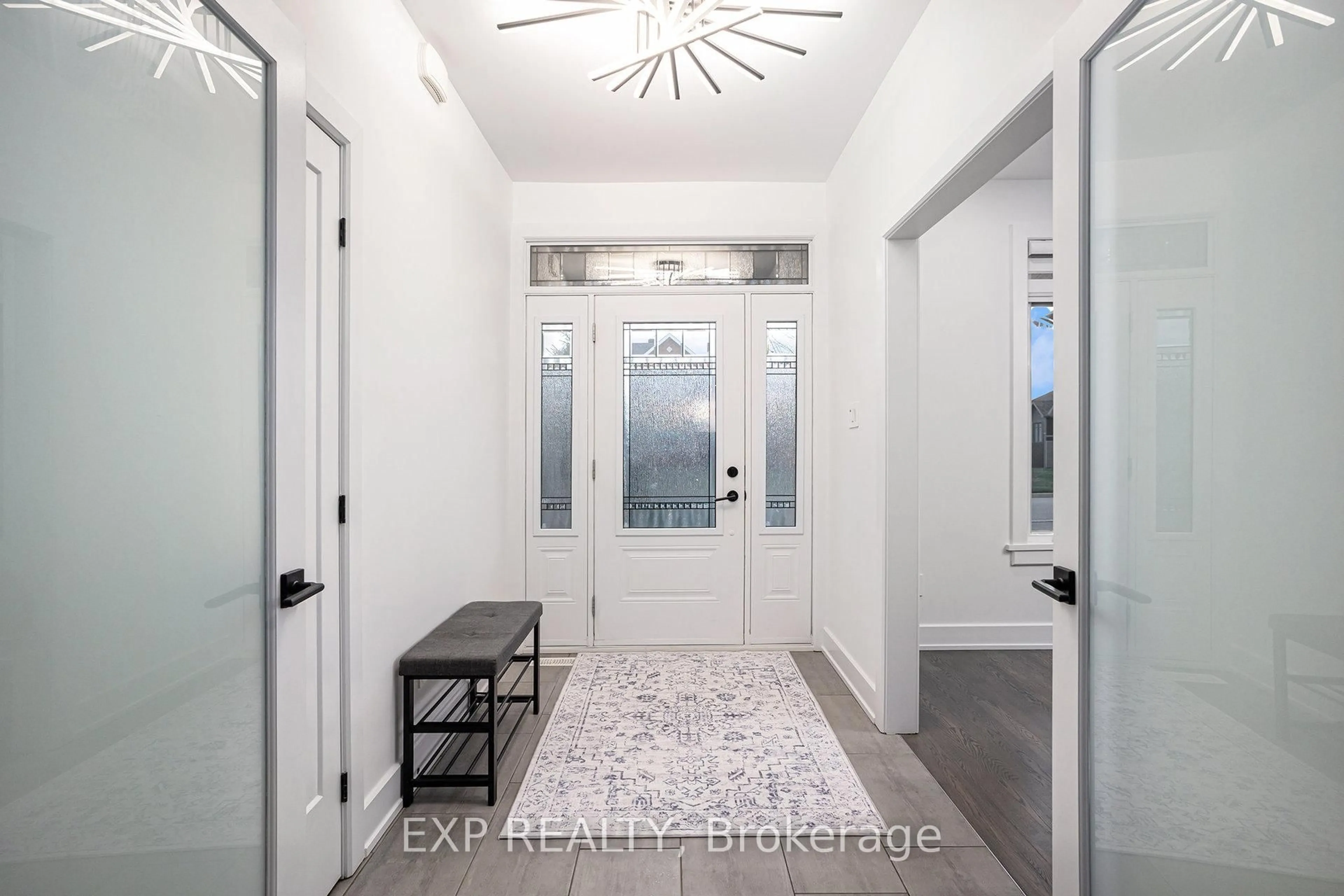 Indoor entryway for 66 Bald Eagle Cres, Richmond Ontario K0A 2Z0