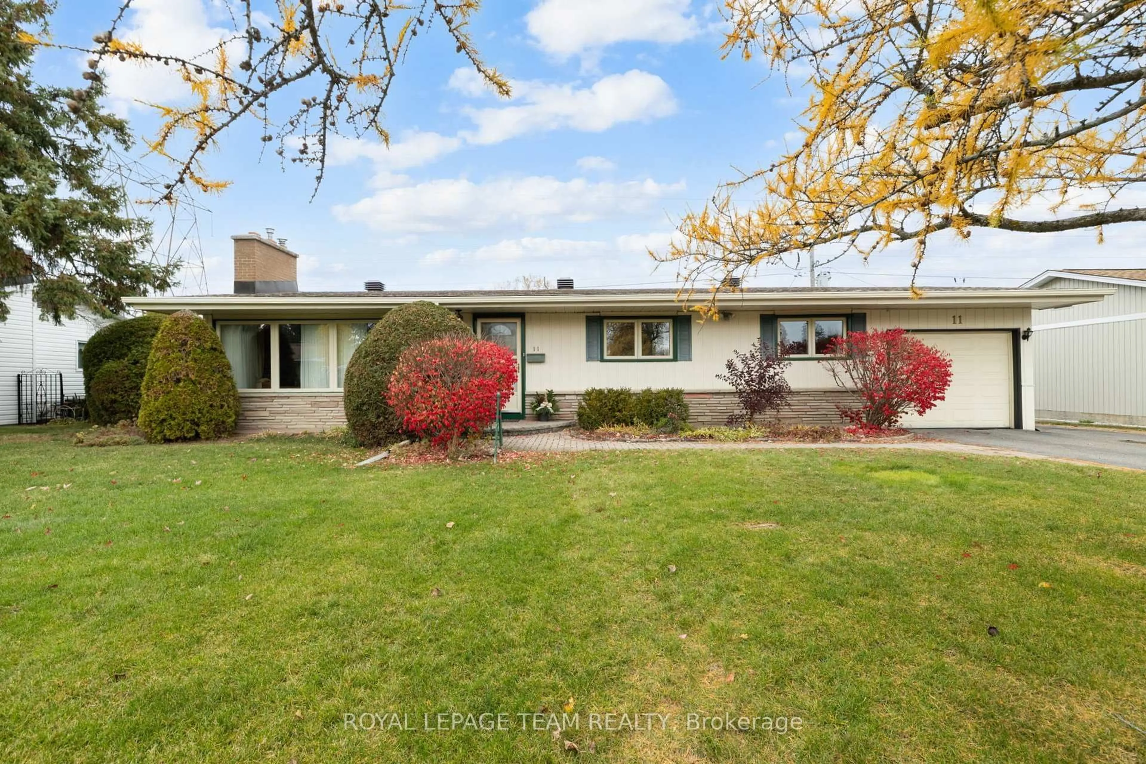 A pic from outside/outdoor area/front of a property/back of a property/a pic from drone, street for 11 Cherrywood Dr, Ottawa Ontario K2H 6H1