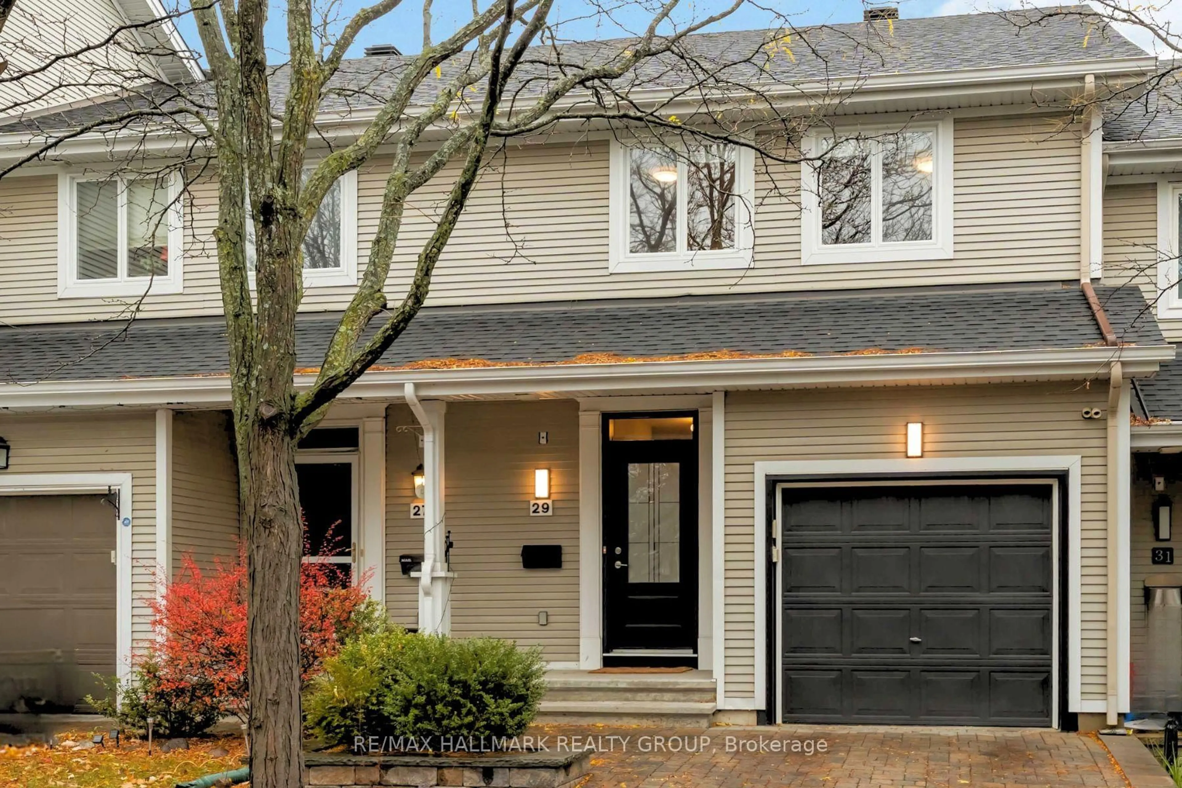 Home with vinyl exterior material, street for 29 Maxton Private, Ottawa Ontario K1J 1J1