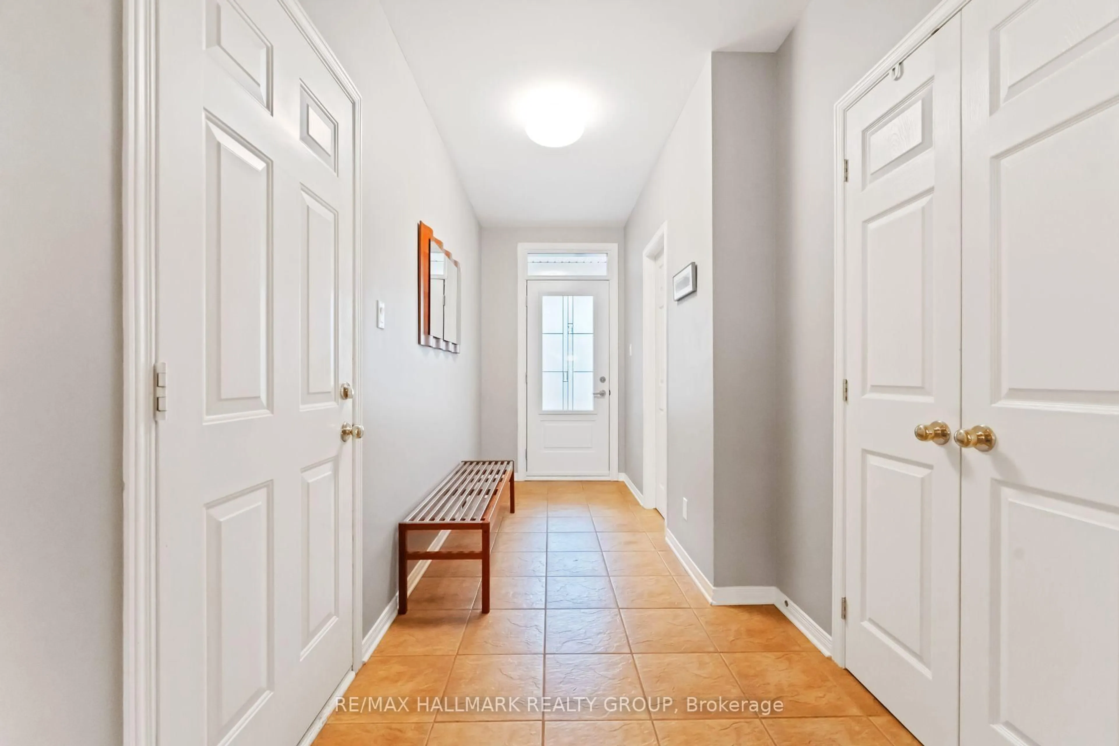 Indoor entryway for 29 Maxton Private, Ottawa Ontario K1J 1J1