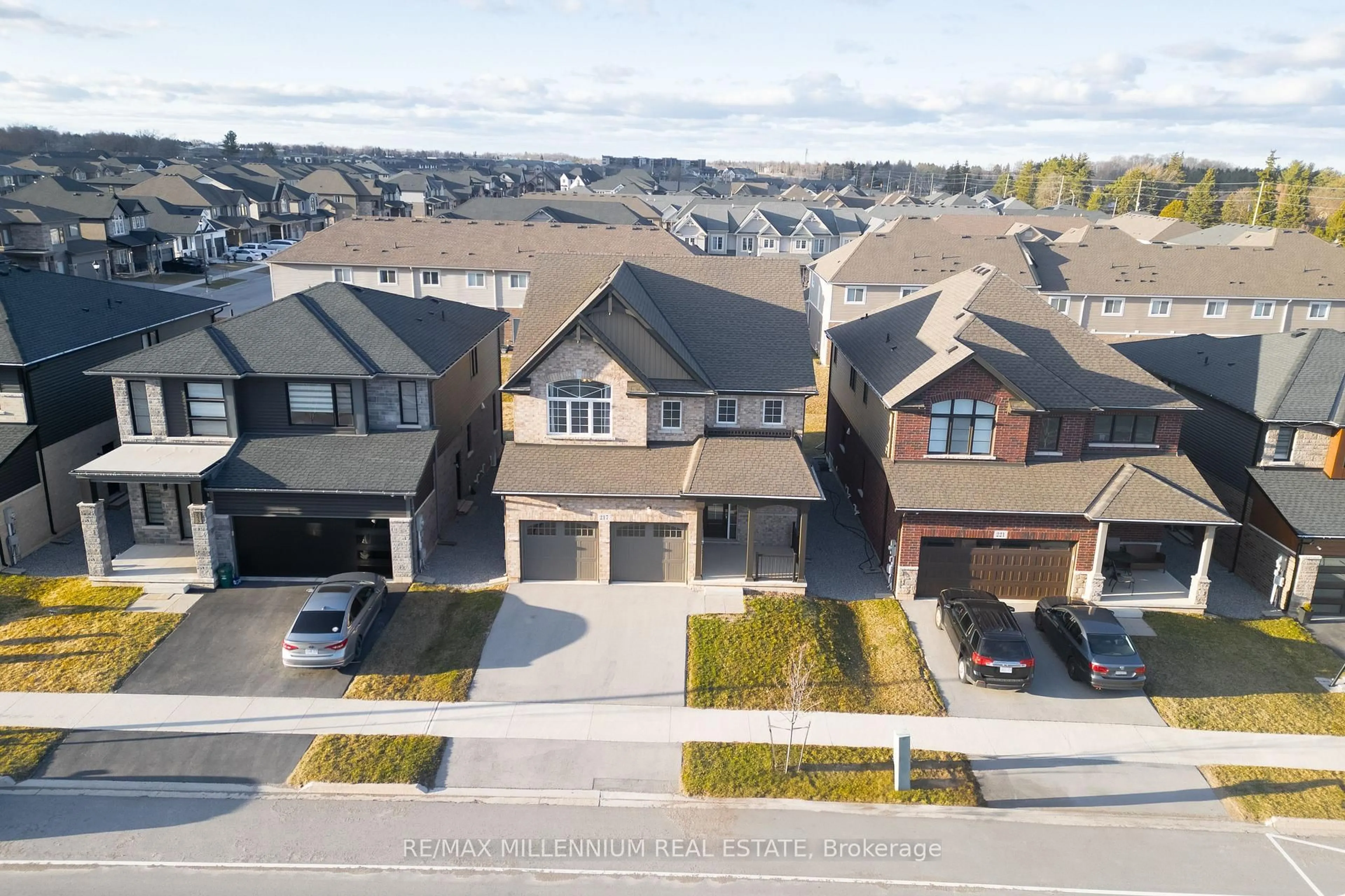 A pic from outside/outdoor area/front of a property/back of a property/a pic from drone, street for 217 Walker Rd, Pelham Ontario L0S 1E6