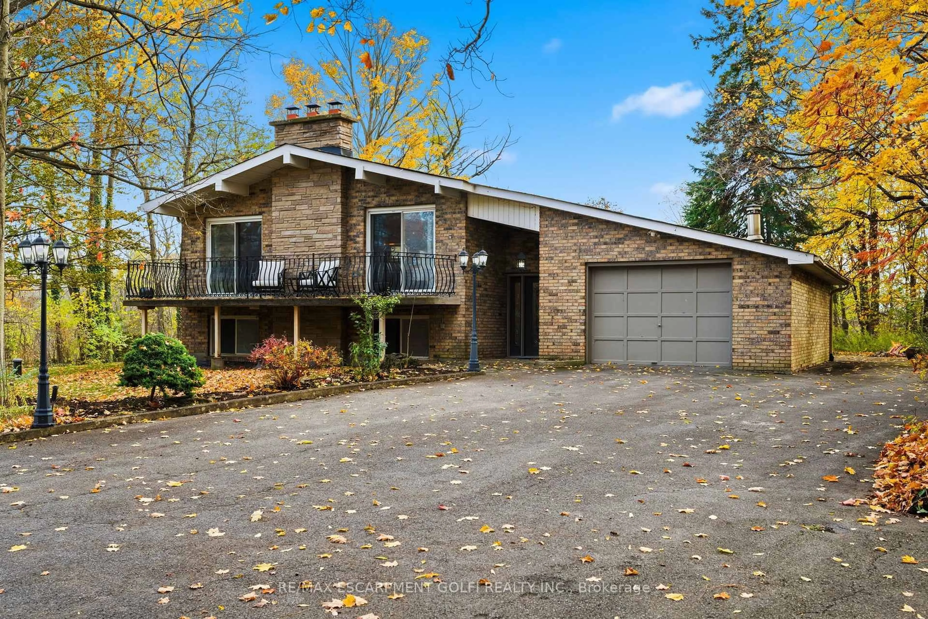 Home with brick exterior material, street for 4276 Walker Rd, Lincoln Ontario L0R 1B2