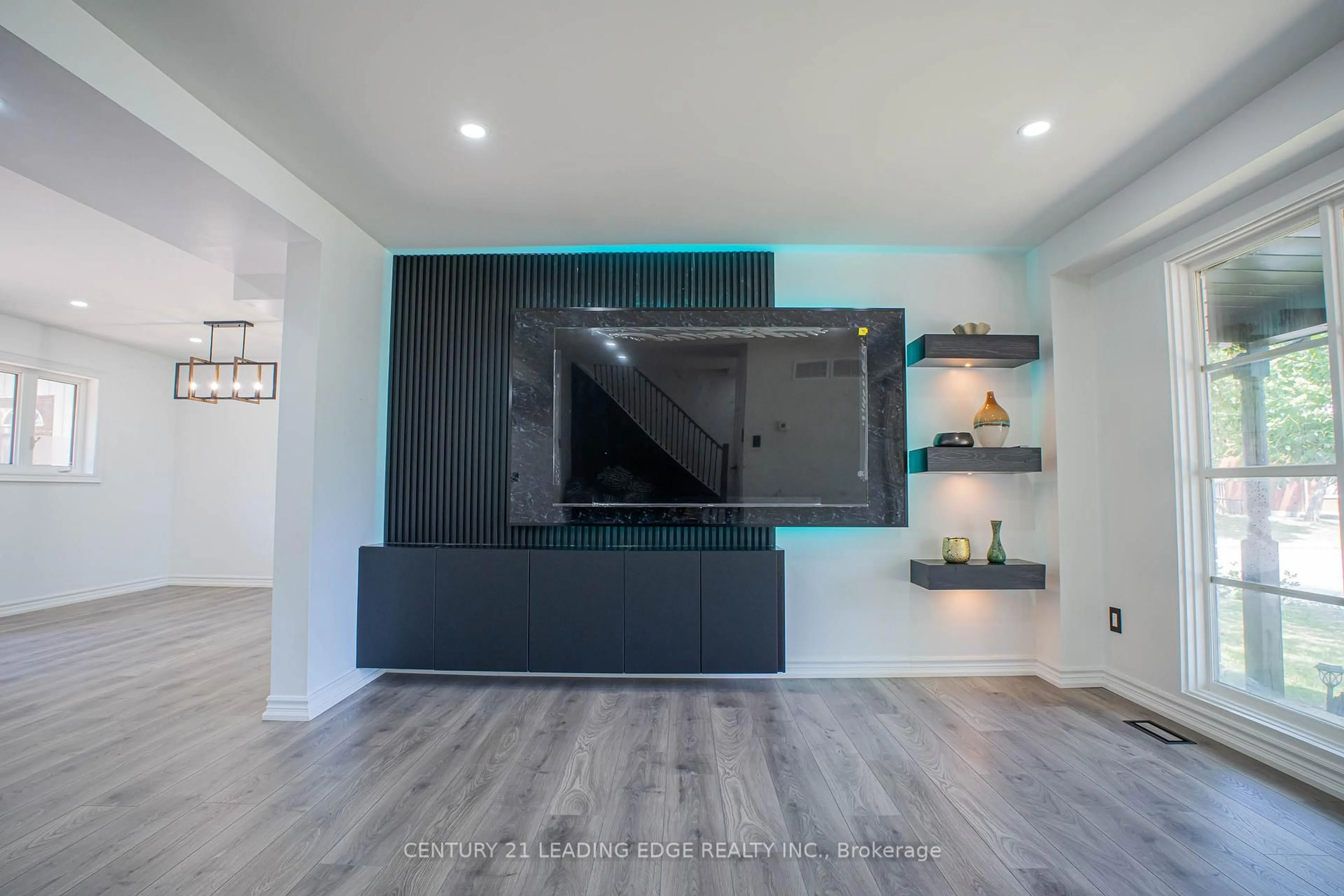 Home theater for 77 Elford Cres, Hamilton Ontario L8K 5K8