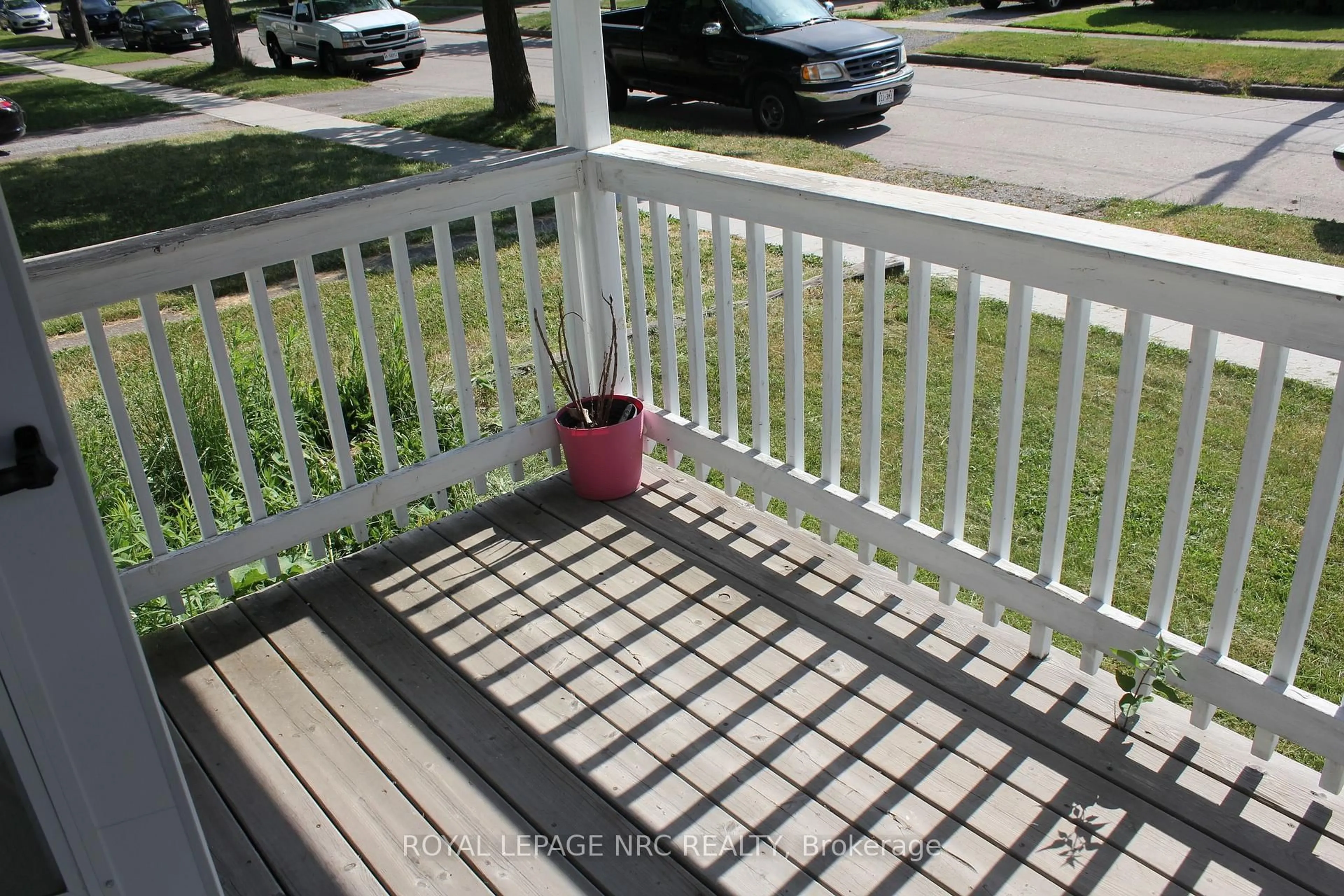 Patio, street for 18 Cosby Ave, St. Catharines Ontario L2M 5R4