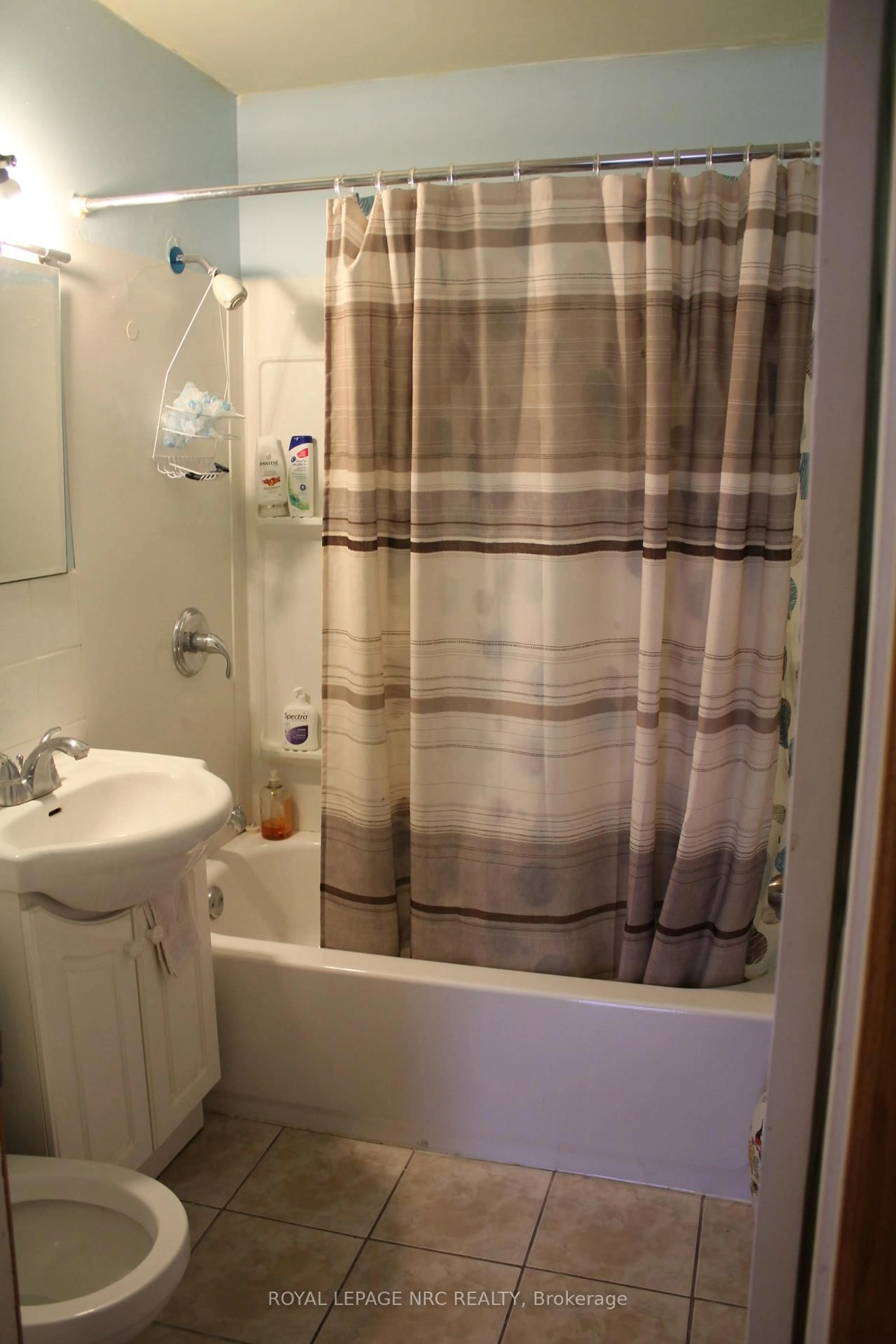 Standard bathroom, floor is not visible for 18 Cosby Ave, St. Catharines Ontario L2M 5R4