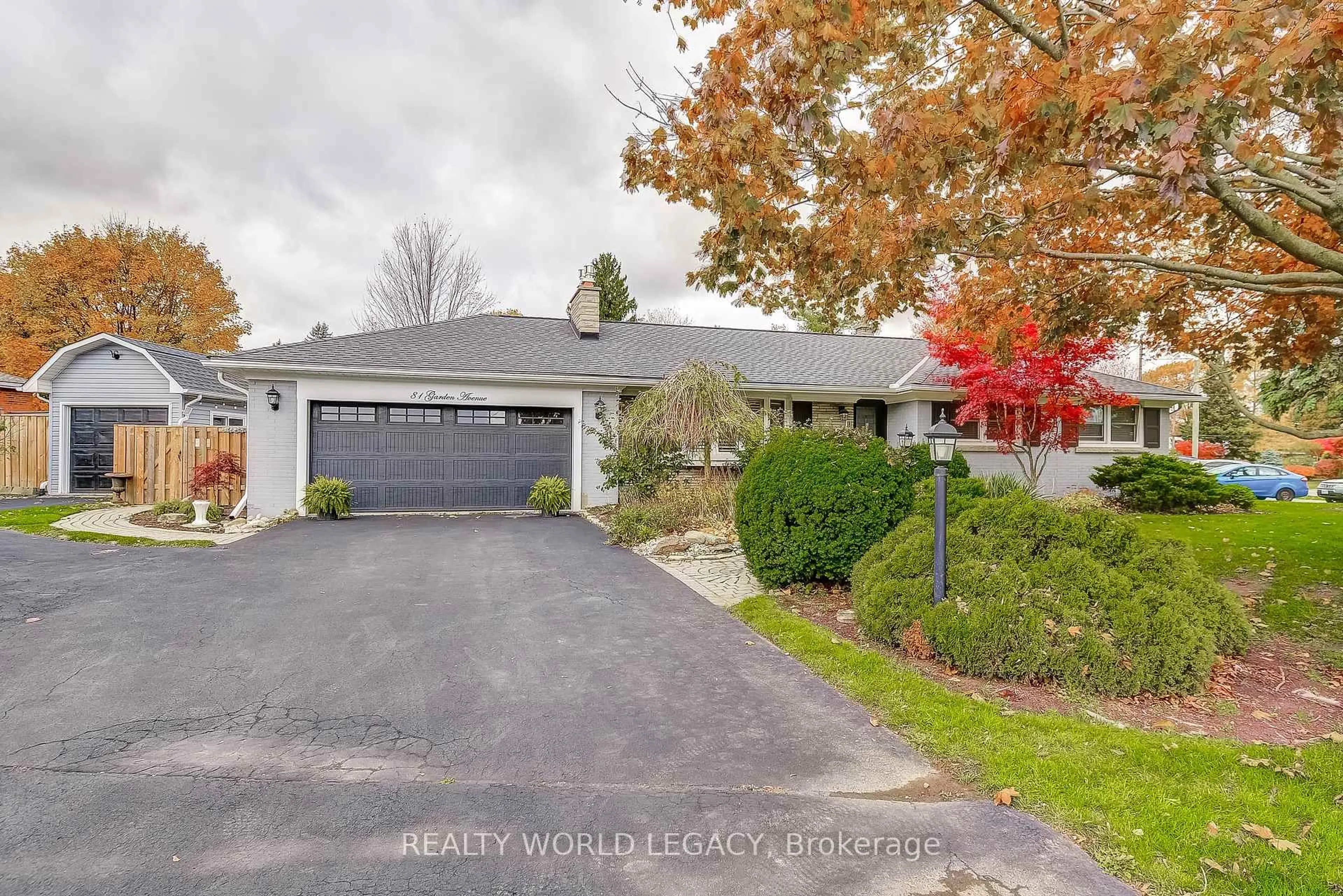 A pic from outside/outdoor area/front of a property/back of a property/a pic from drone, street for 81 Garden Ave, Hamilton Ontario L9G 2J6