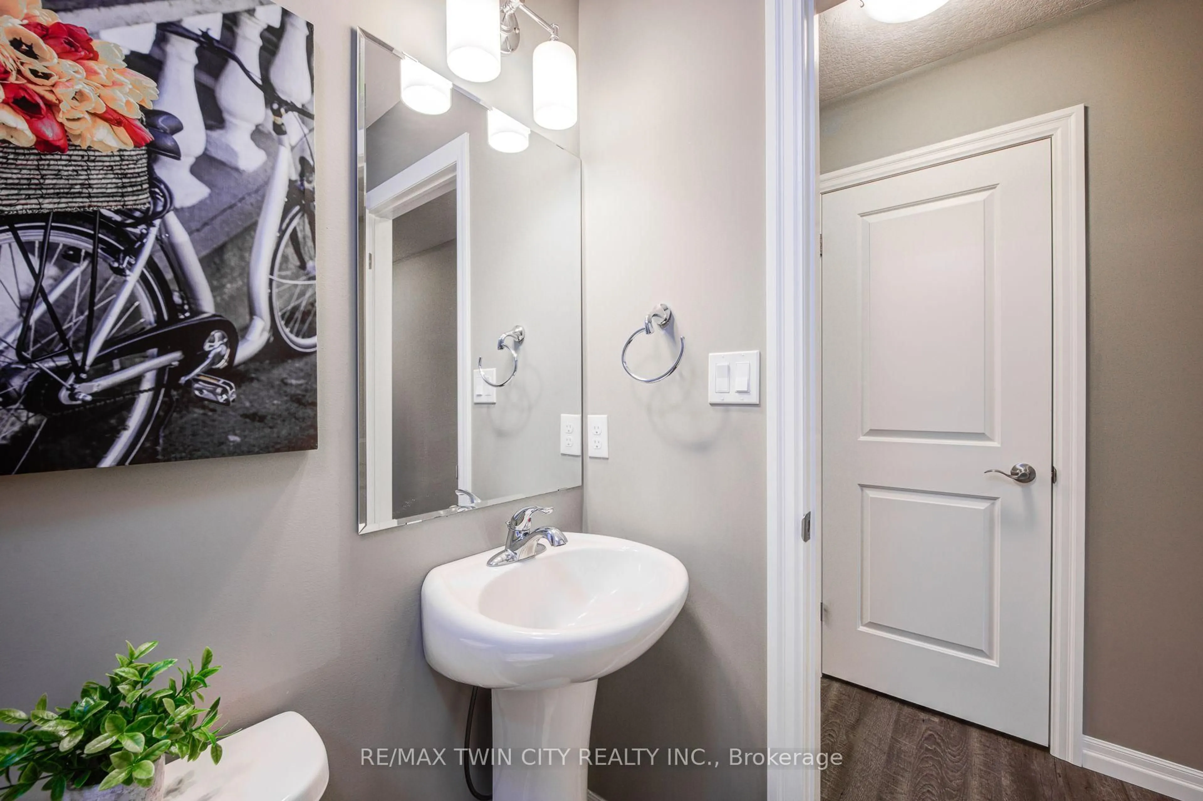 Standard bathroom, ceramic/tile floor for 343 Huron St #2, Woodstock Ontario N4S 7A5