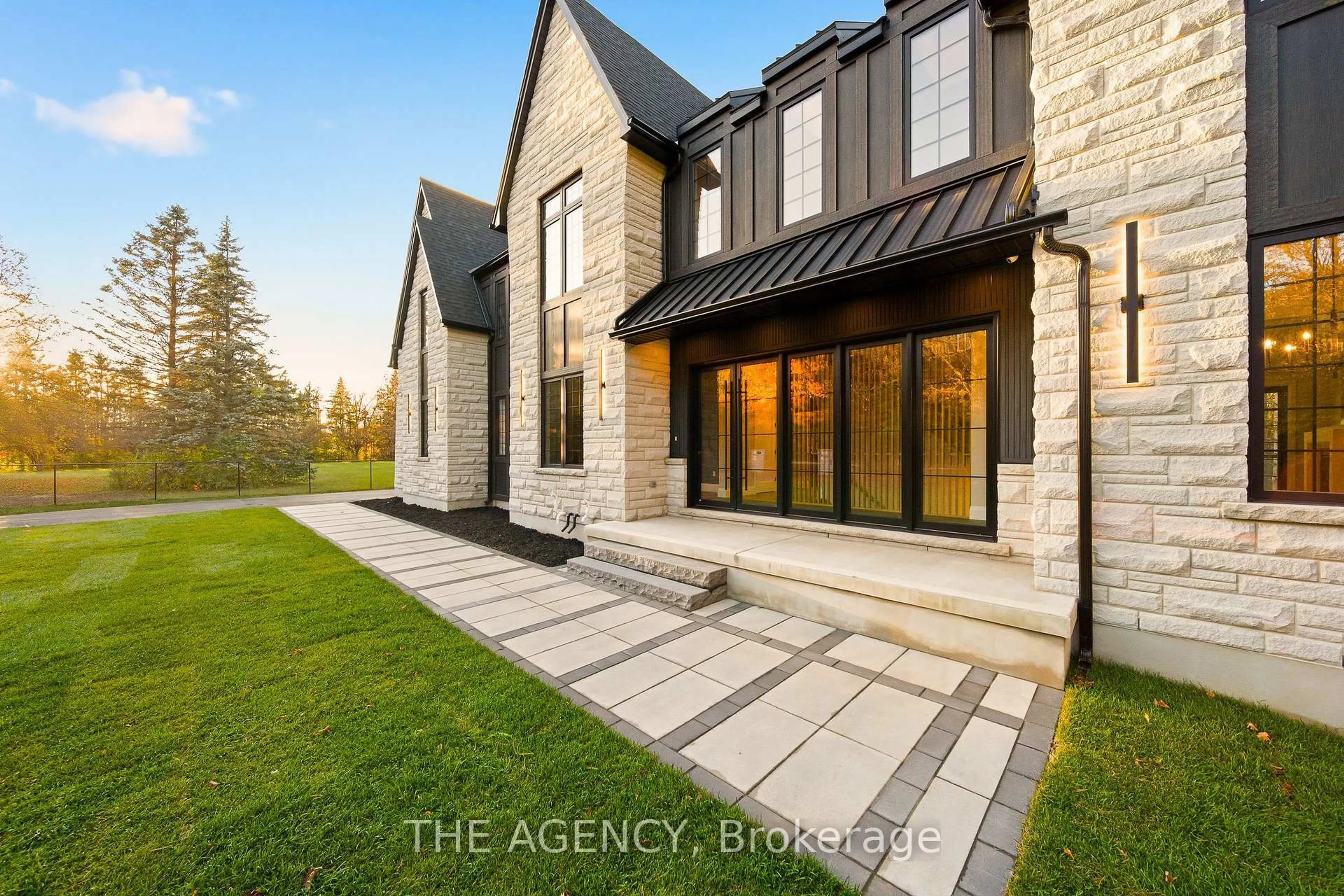 Home with brick exterior material, building for 7006 Concession Rd 4, Puslinch Ontario N0B 2J0