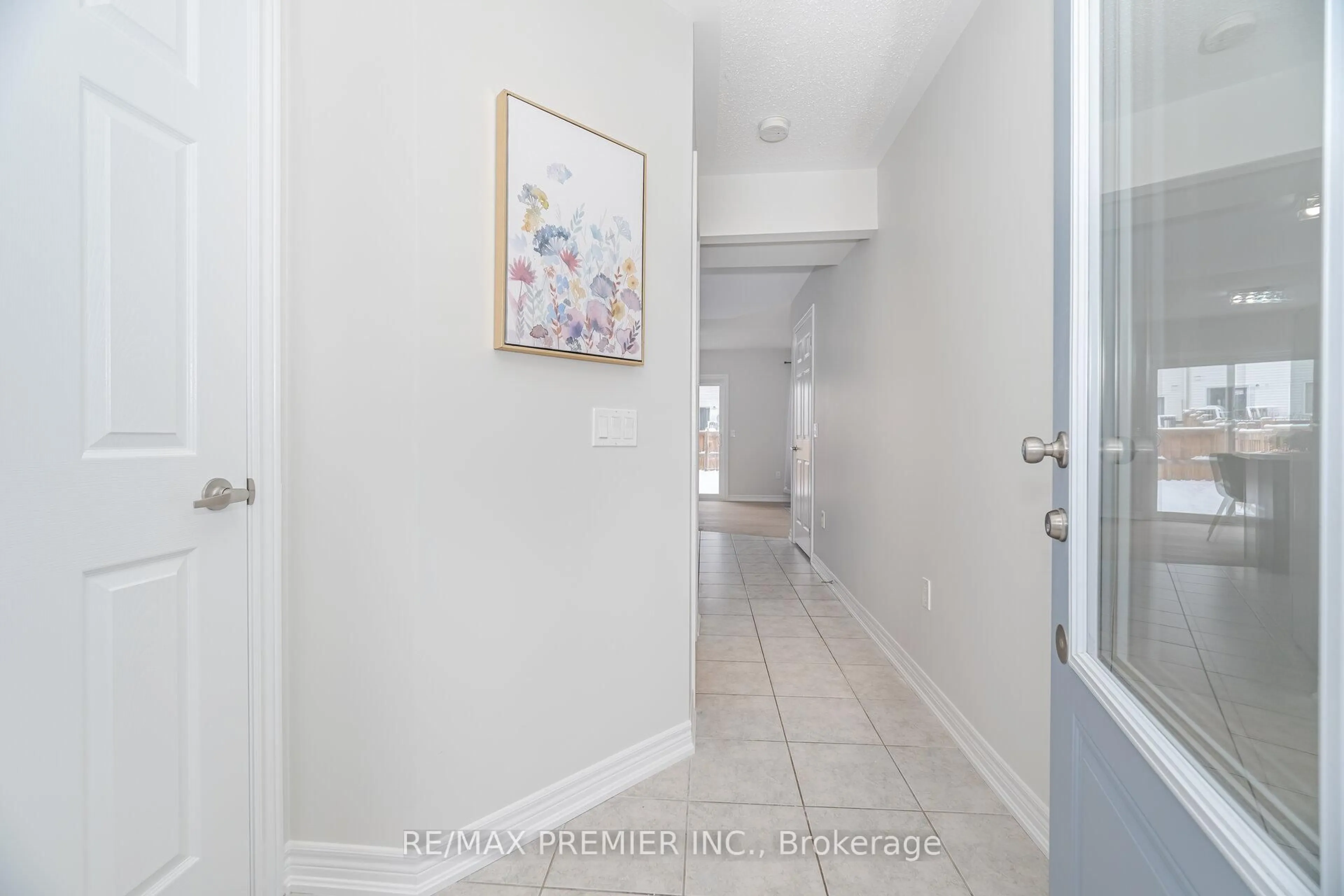 Indoor entryway for 804 Cook Cres, Shelburne Ontario L9V 3V3