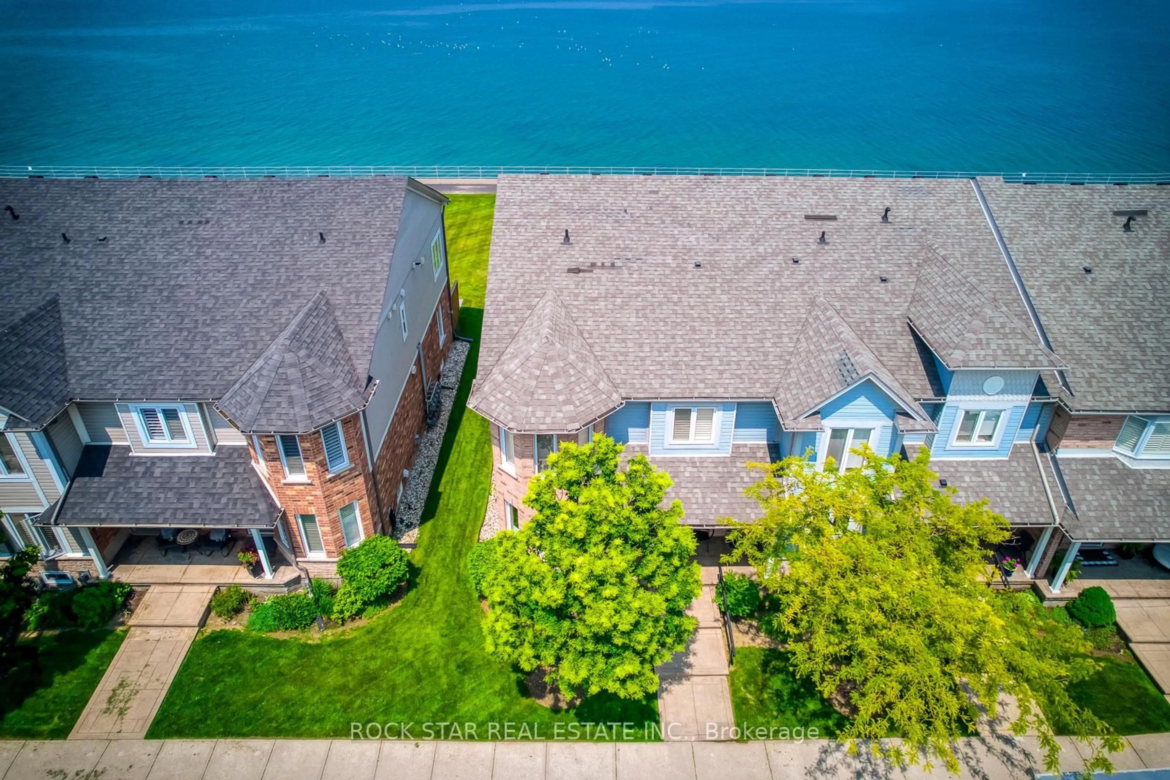 A pic from outside/outdoor area/front of a property/back of a property/a pic from drone, water/lake/river/ocean view for 515 North Service Rd #31, Hamilton Ontario L8E 5X6