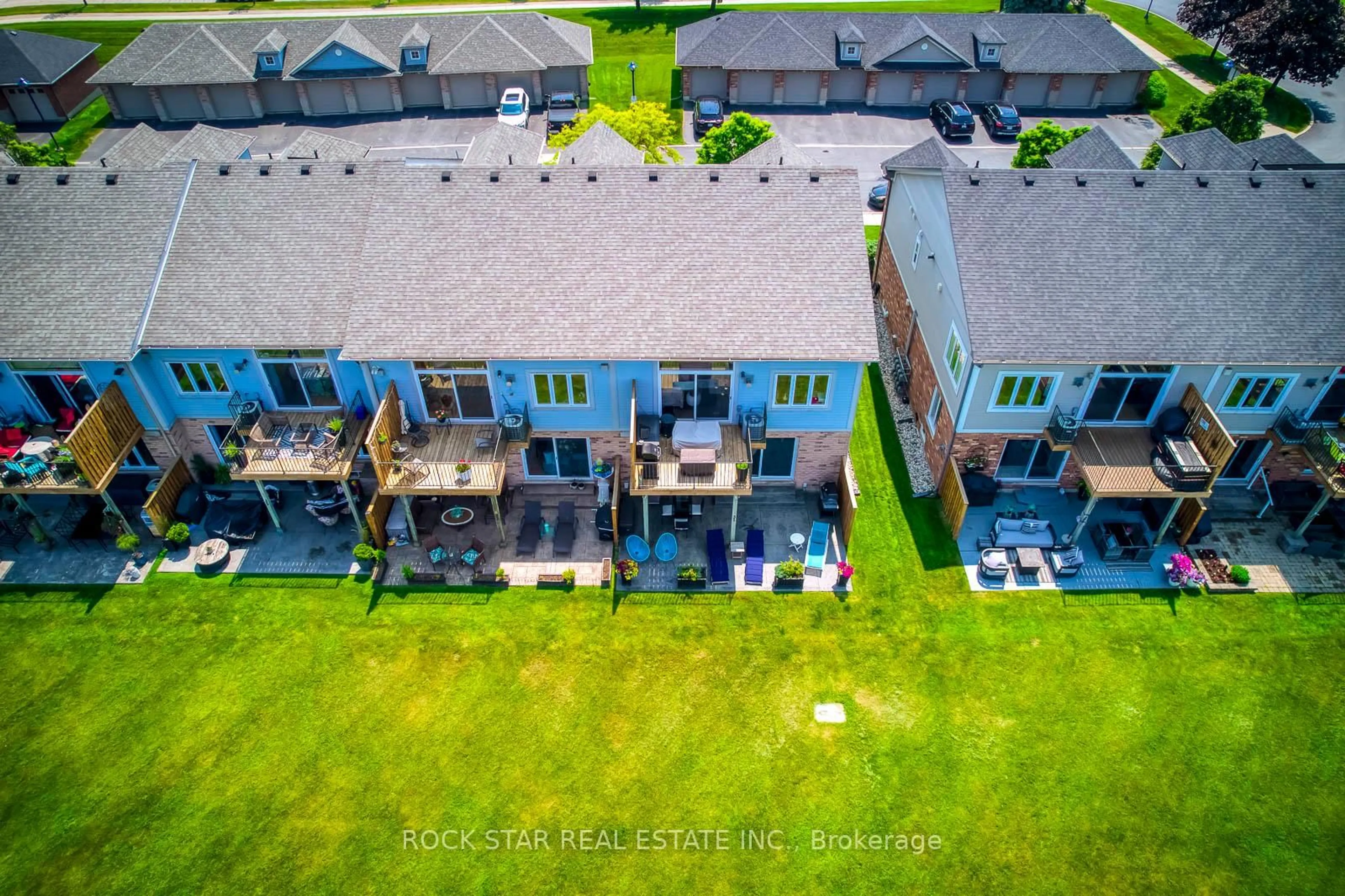 A pic from outside/outdoor area/front of a property/back of a property/a pic from drone, unknown for 515 North Service Rd #31, Hamilton Ontario L8E 5X6