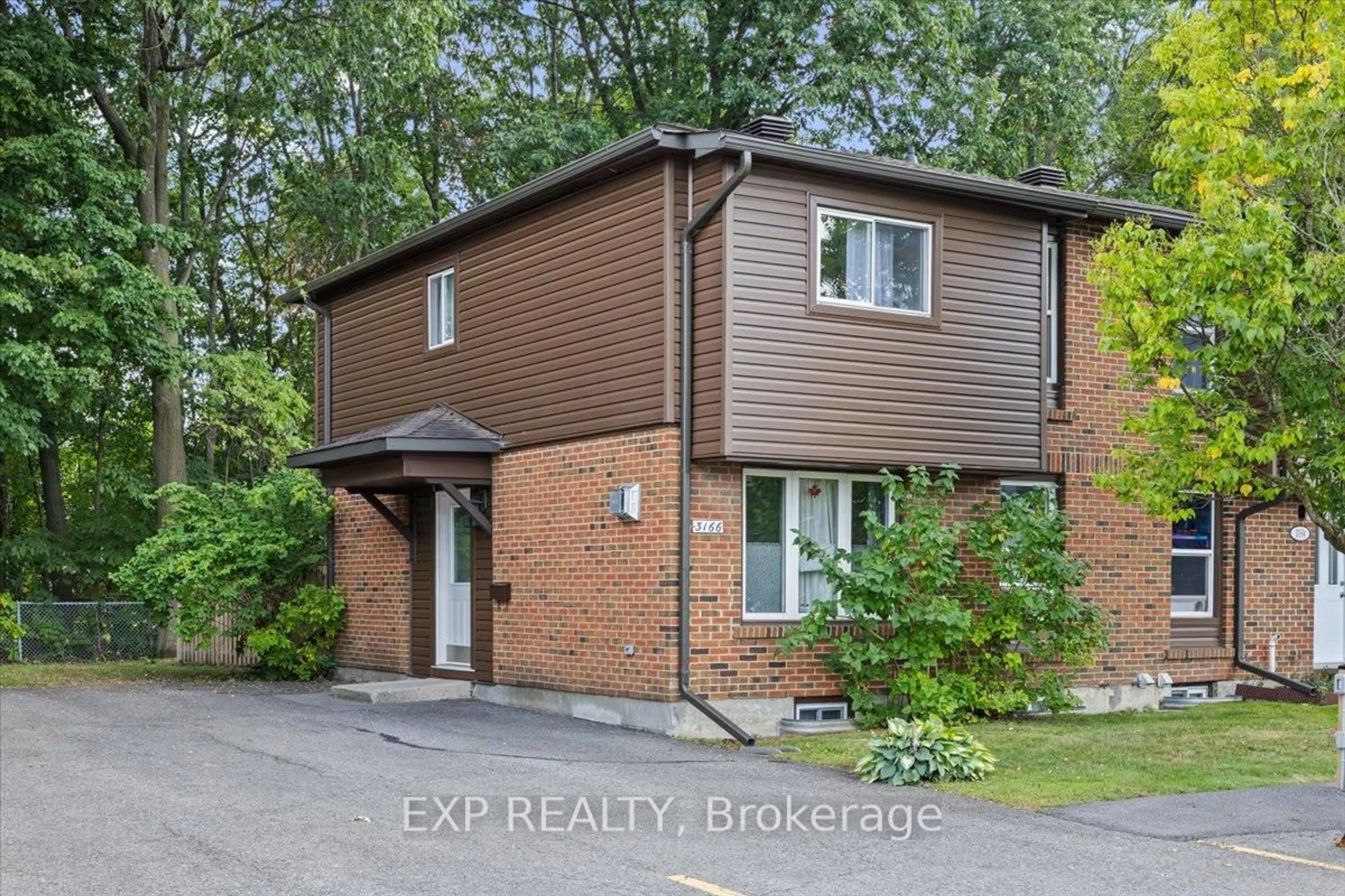 Home with brick exterior material, street for 3166 Stockton Dr, Gloucester Ontario K1T 1S1