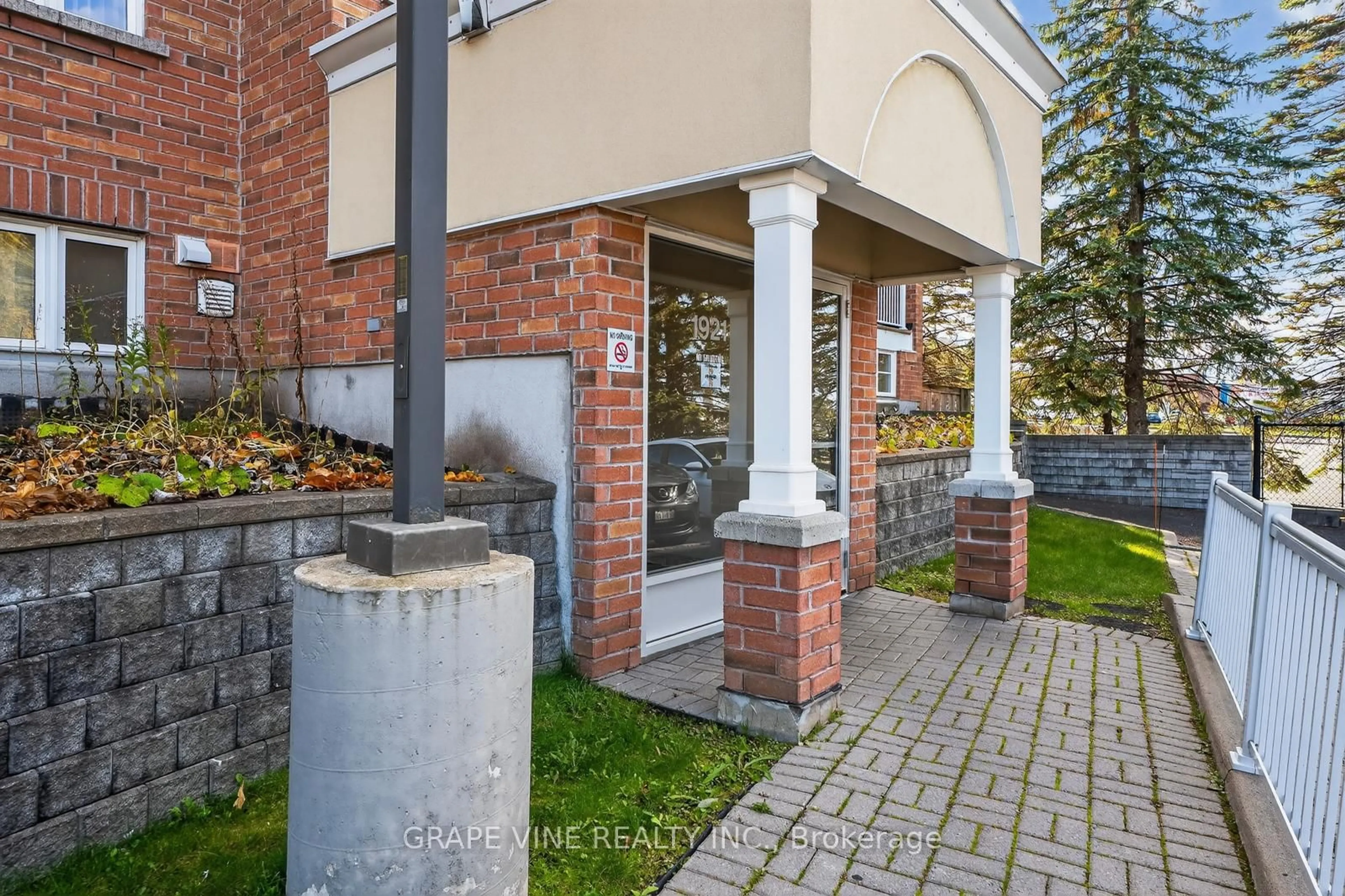 Unknown for 1921 St. Joseph Blvd #301U, Ottawa Ontario K1C 0A3