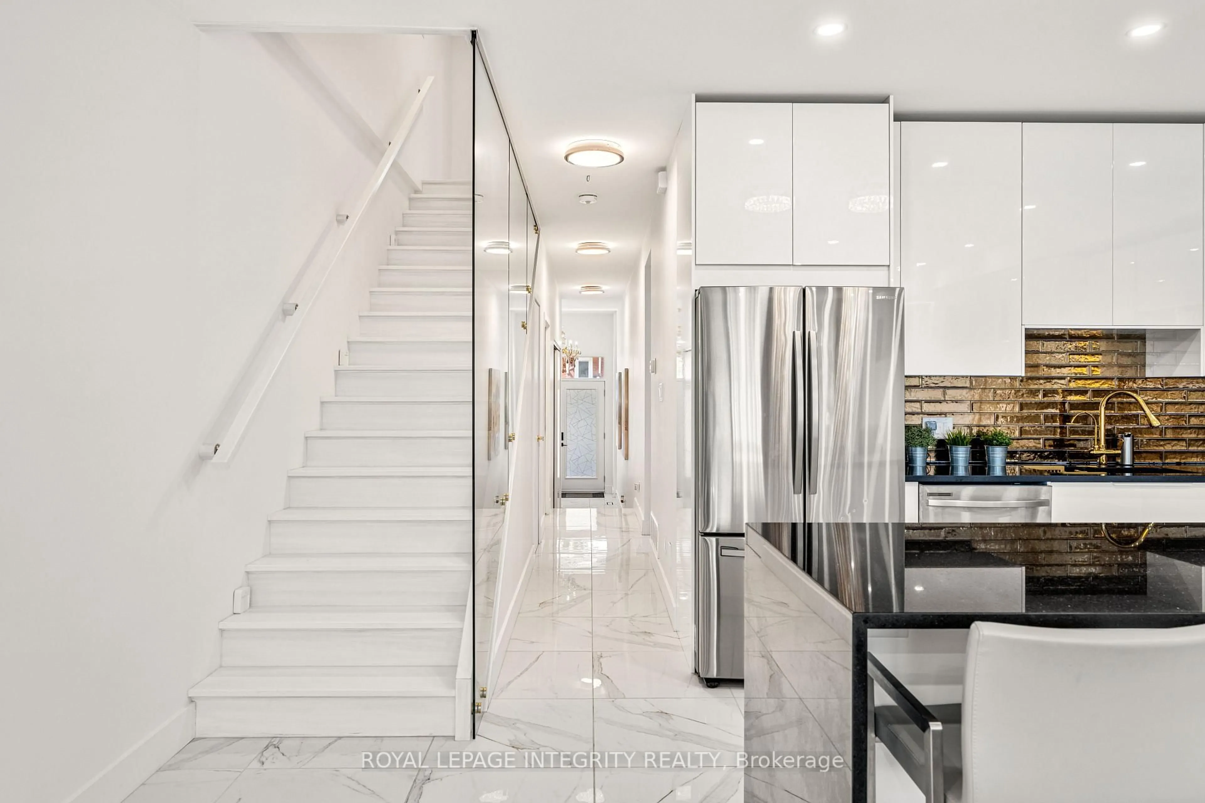 Contemporary kitchen, ceramic/tile floor for 266 Currell Ave, Ottawa Ontario K1Z 7J6