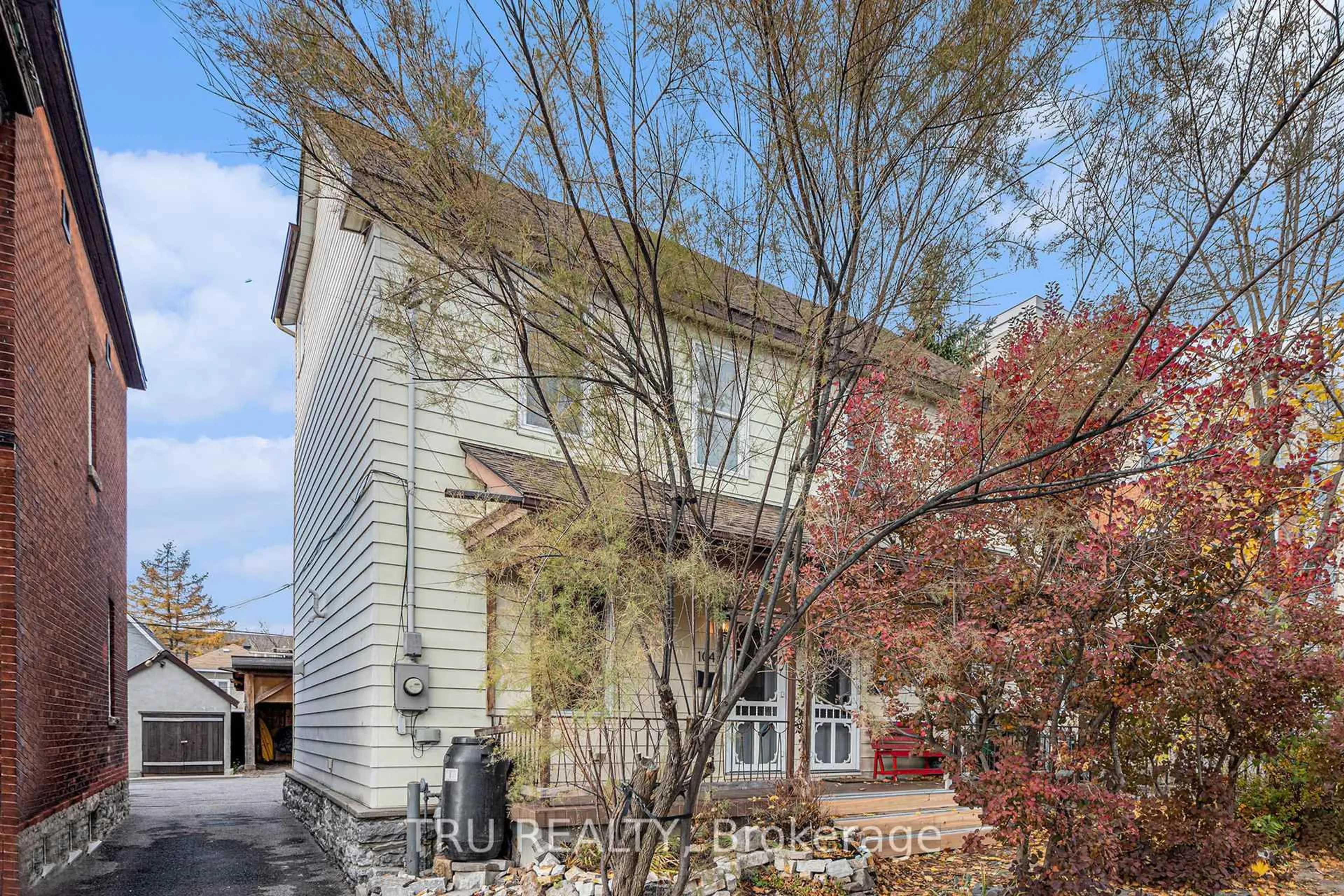 Unknown for 104 Arthur St, Rockland Ontario K1K 1C4