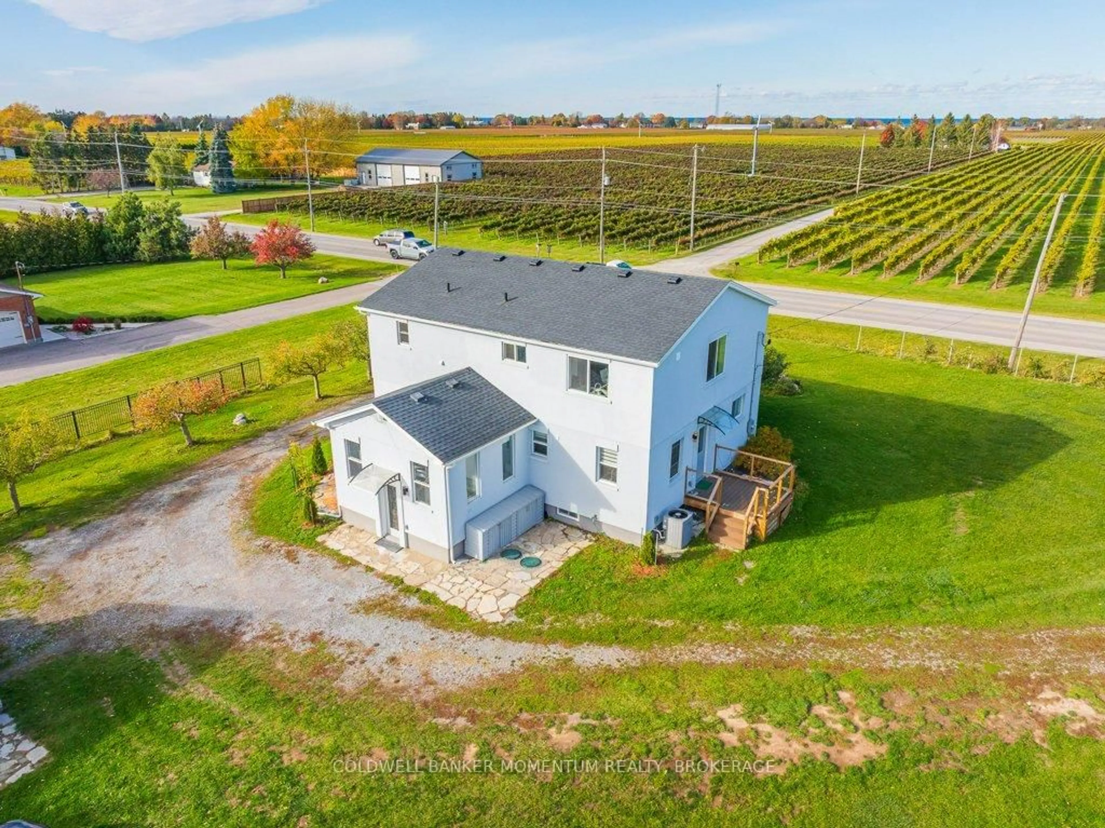 A pic from outside/outdoor area/front of a property/back of a property/a pic from drone, building for 165 East West Line, Niagara-on-the-Lake Ontario L0S 1J0