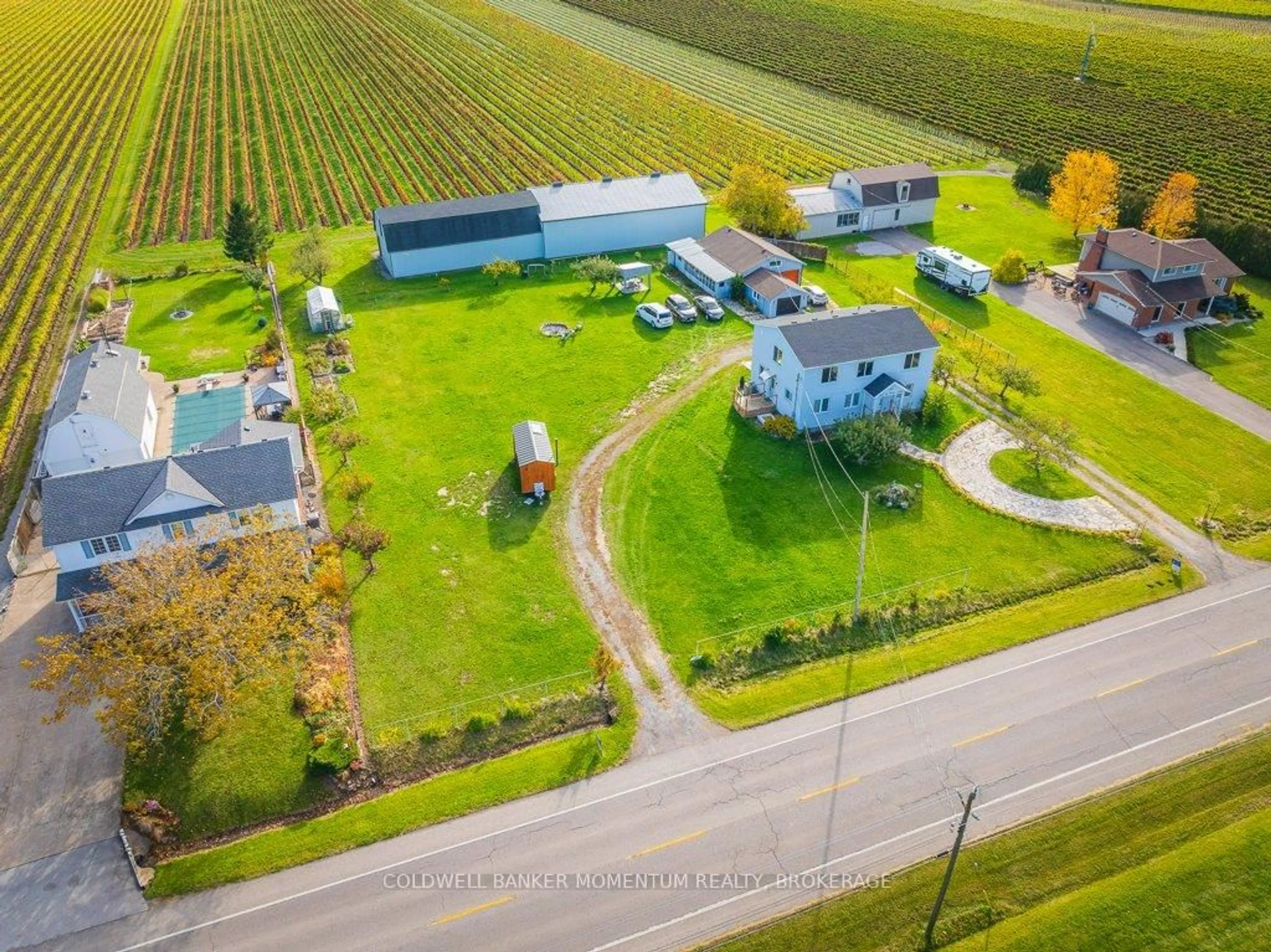 A pic from outside/outdoor area/front of a property/back of a property/a pic from drone, unknown for 165 East West Line, Niagara-on-the-Lake Ontario L0S 1J0